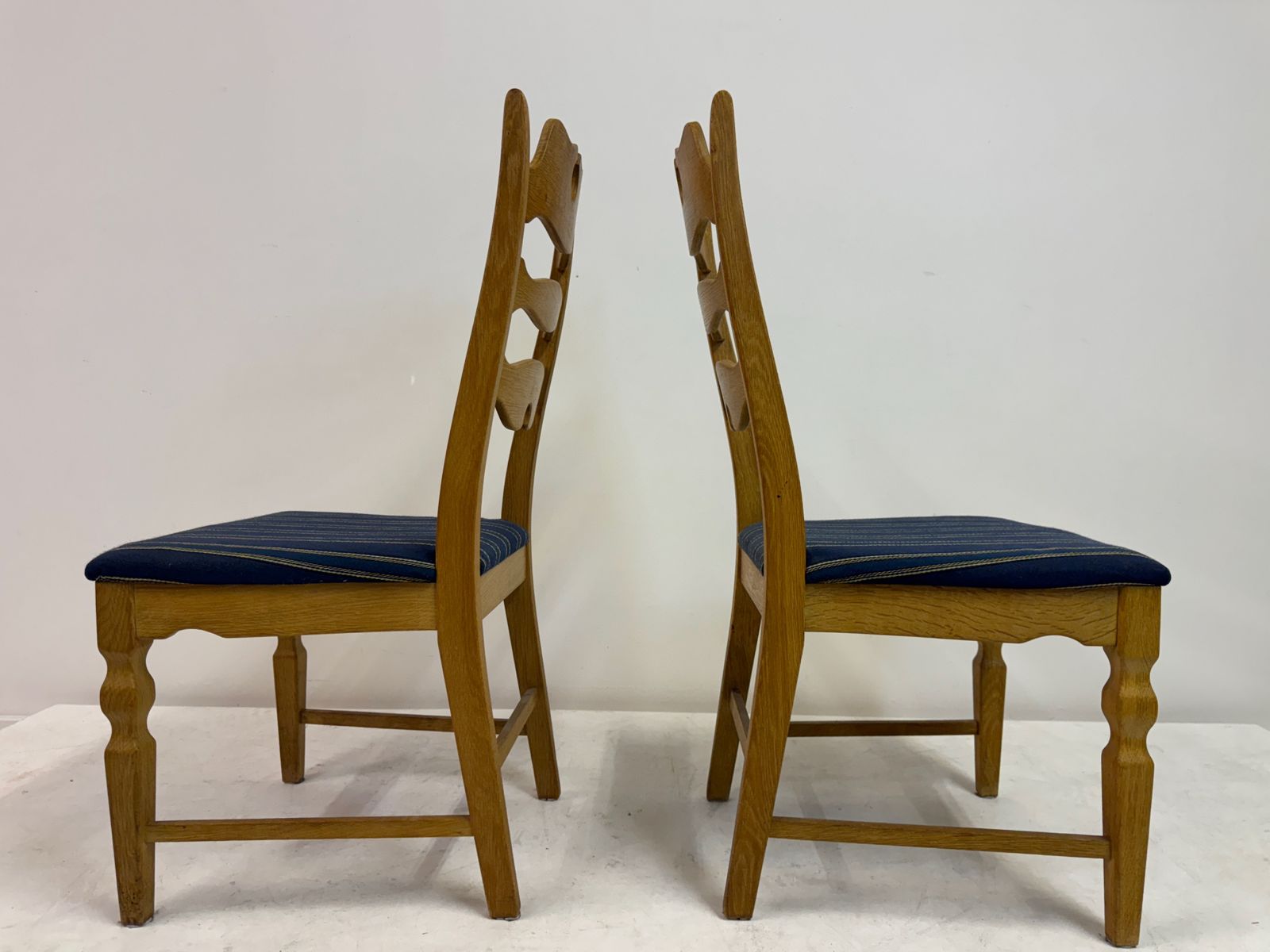 photo vinterior Set Of Six “Razorblade” Dining Chairs By Henning Kjaernulf, Oak, 1960s