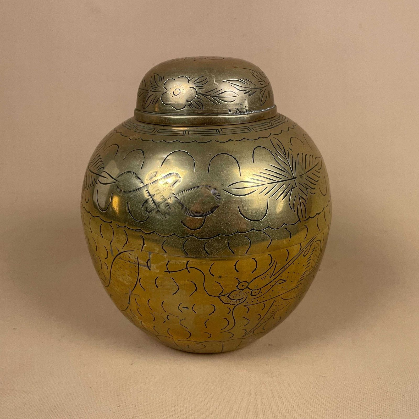Gold Brass Oriental Chinese Vase Decorative Pot Antique Asian Pattern Decorative Vintage Engraved Traditional Lidded Lid Round Patterned photo 65.0