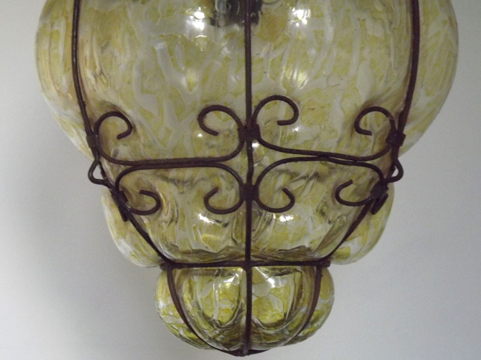 Lanterne suspendue italienne en fer forgé et verre de Murano craquelé, années 1960 photo for sale