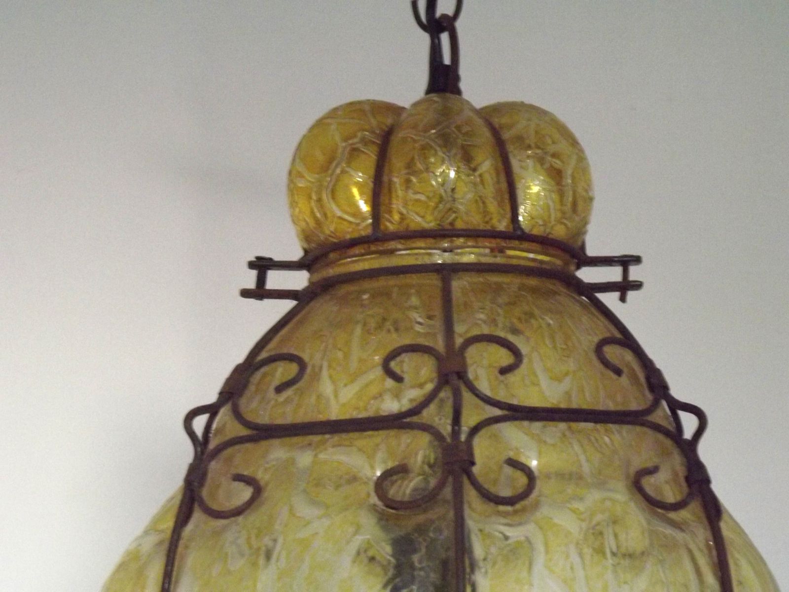 Lanterne suspendue italienne en fer forgé et verre de Murano craquelé, années 1960 photo vintage
