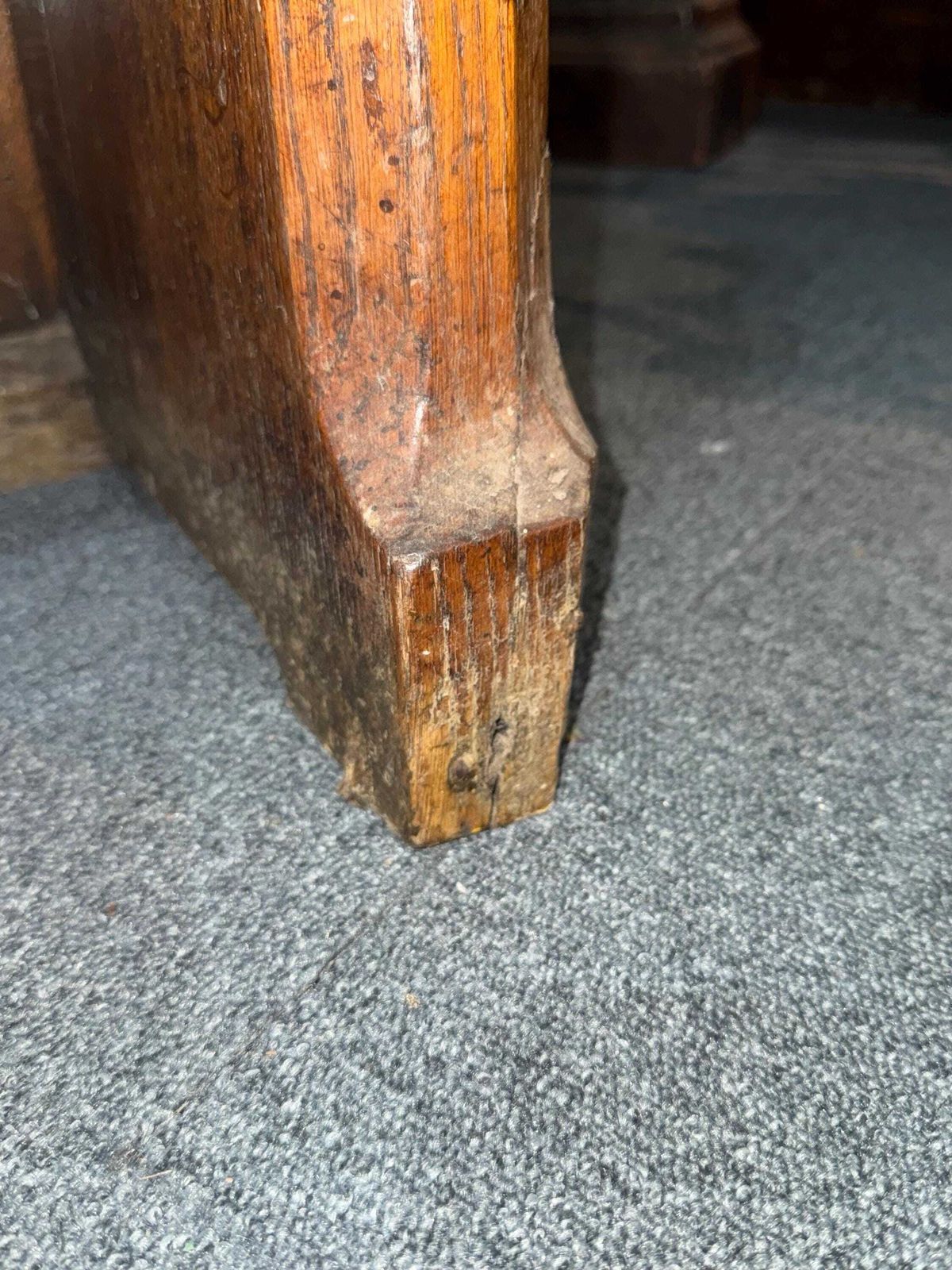 photo vinterior Antique Hand Carved Gothic Oak Bench – Church Pew / Hall Seat