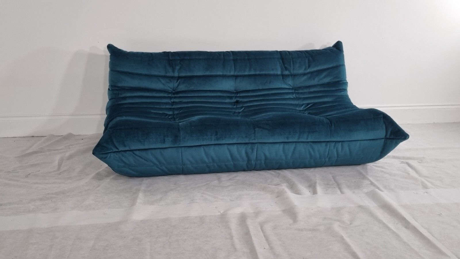 photo furniture Ligne Roset 3 Seater Togo In Green Teal Velvet In Stunning Condition