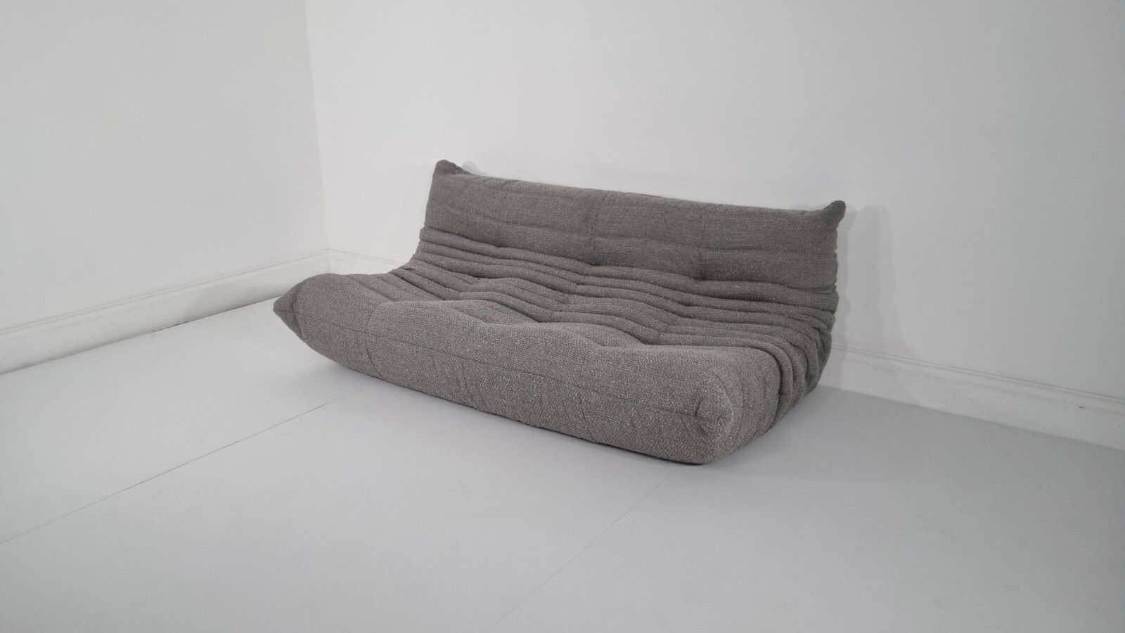 Ligne Roset Togo 3 Seater In Grey Boucle Excellent Condition photo vintage