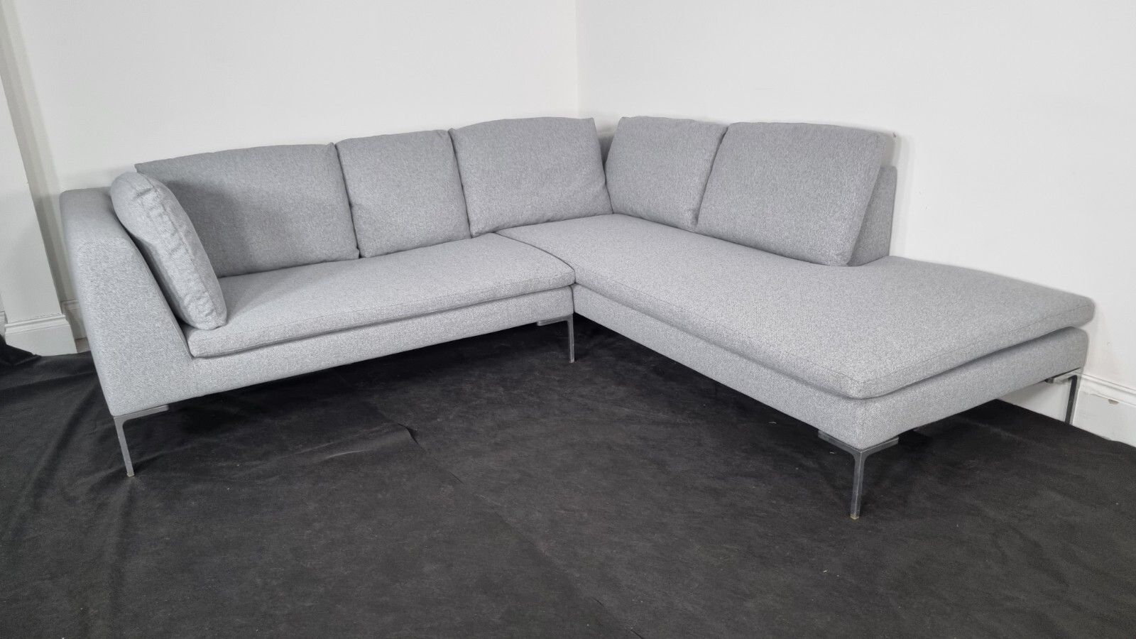 photo for sale Bb Italia Charles In Luxurious Soft Feel Woven Fabric In Mid Grey Stunning Condi