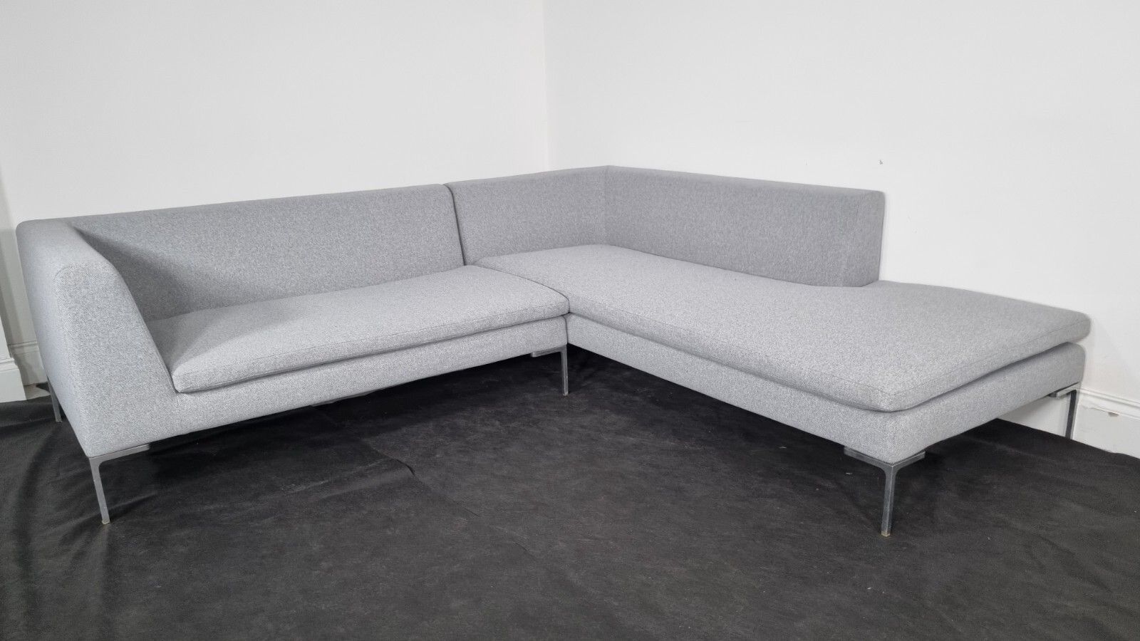 Furniture Bb Italia Charles In Luxurious Soft Feel Woven Fabric In Mid Grey Stunning Condi photo