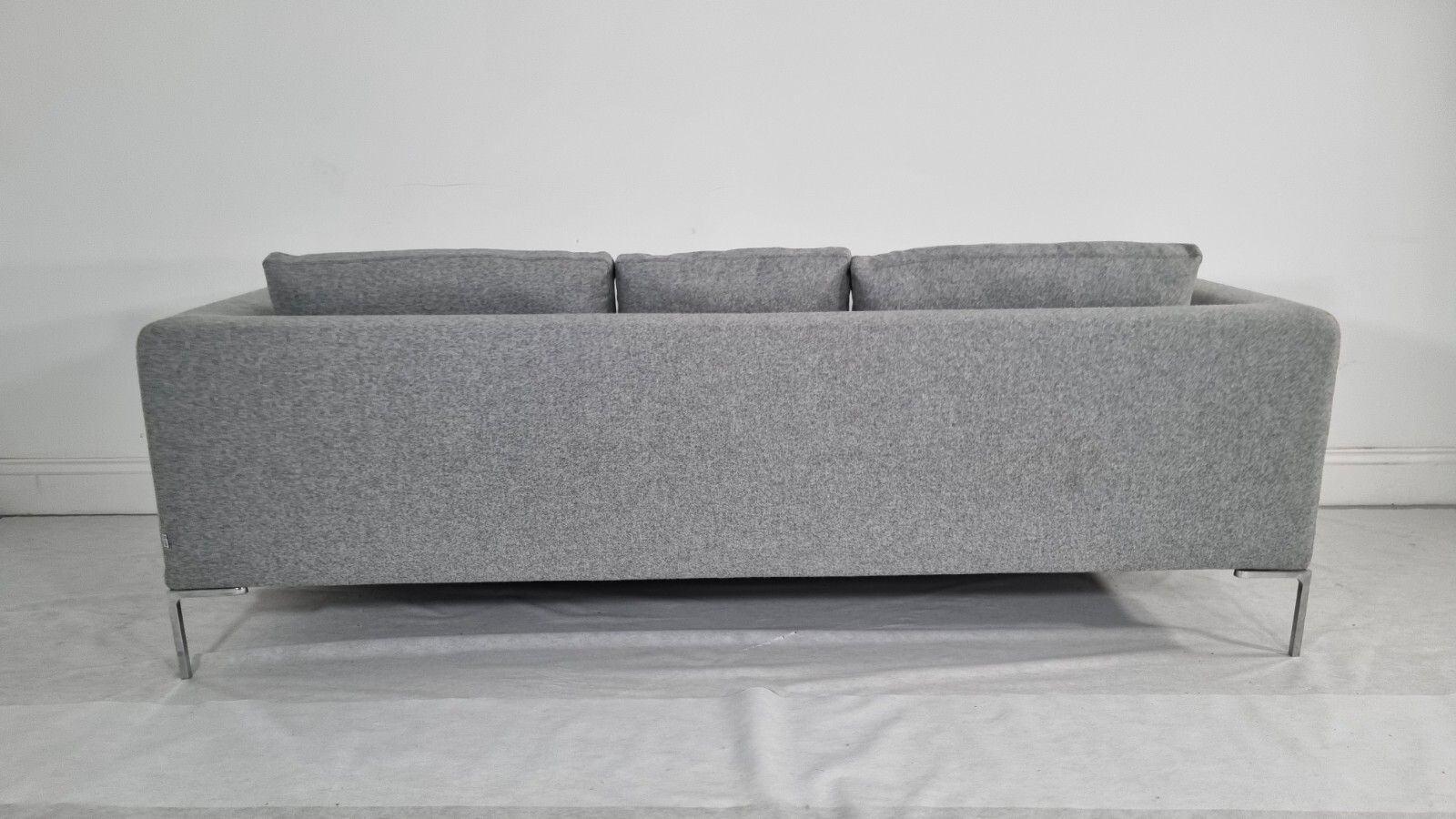 photo furniture Bb Italia Charles Sofa In Luxuriously Soft Mid Grey Lambswool Stunning Condition
