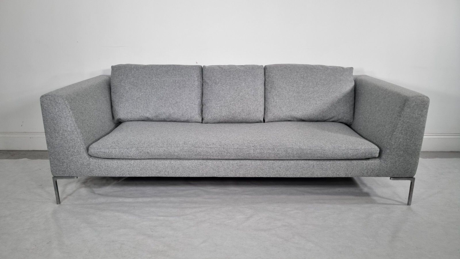 Bb Italia Charles Sofa In Luxuriously Soft Light Grey Wool Impeccable Condition photo furniture