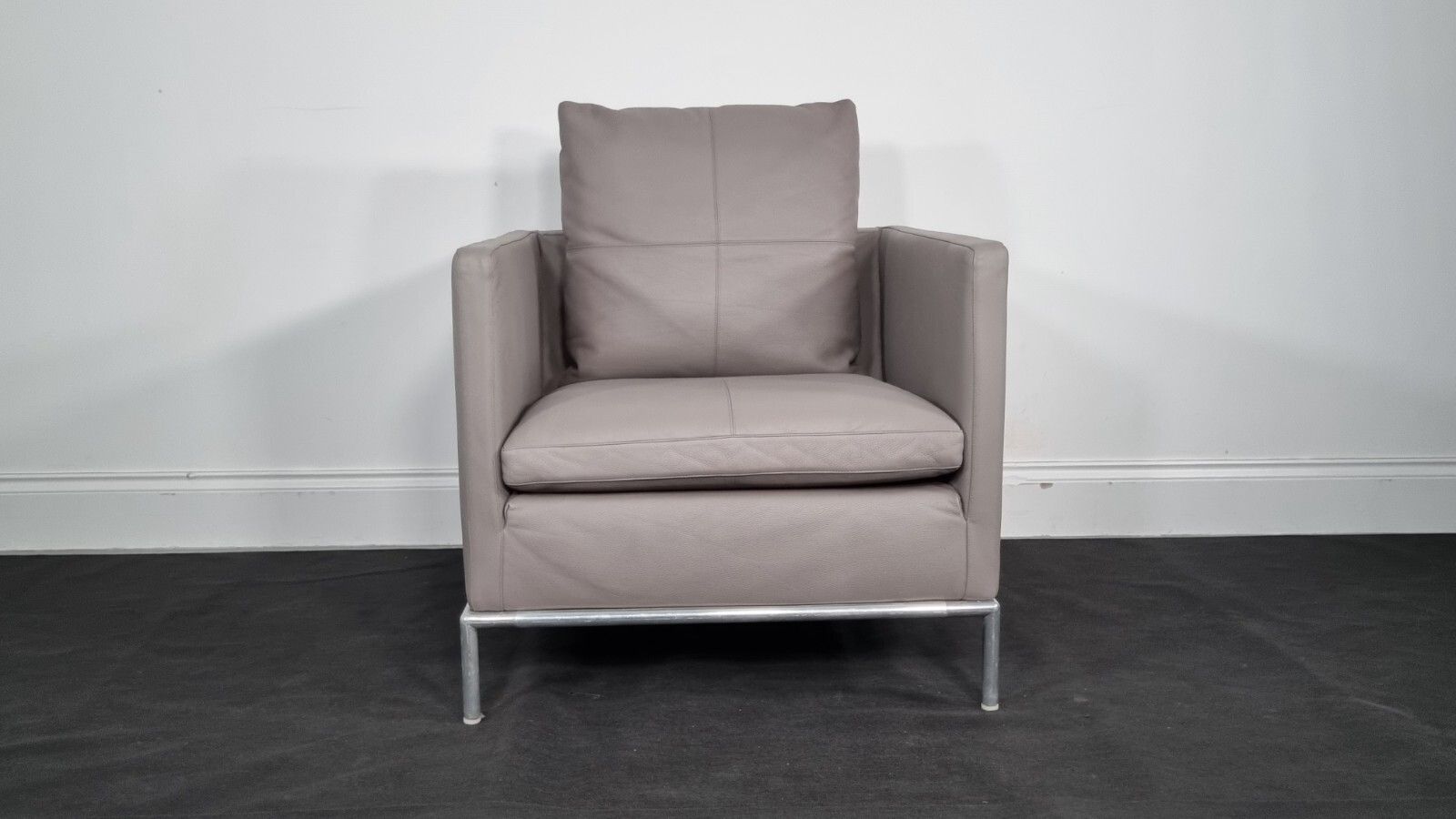 Bb Italia George Chair In Soft Grey Leather (Item3) Very Good Condition