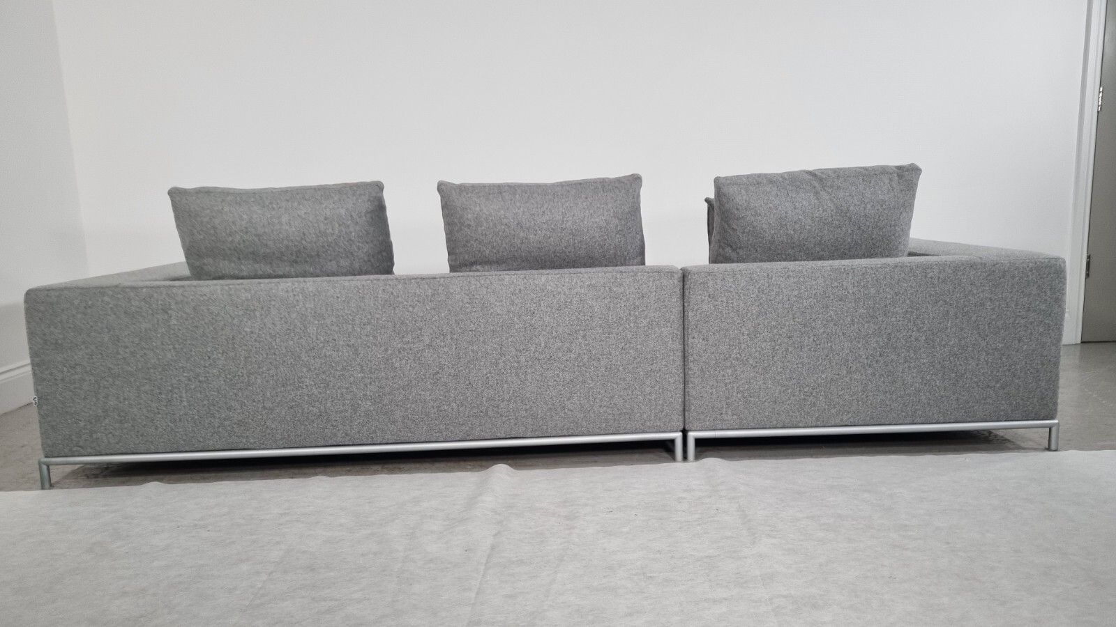 photo vintage Bb Italia George L Shape In Luxuriously Soft Mid Grey Lambswool Excellent Condit
