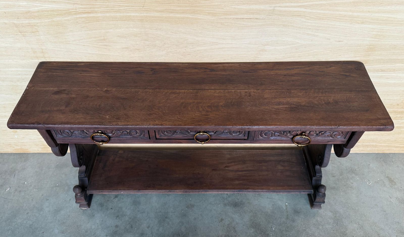 Console catalane espagnole en noyer sculpté à la main, début du XXe siècle photo 2089.0