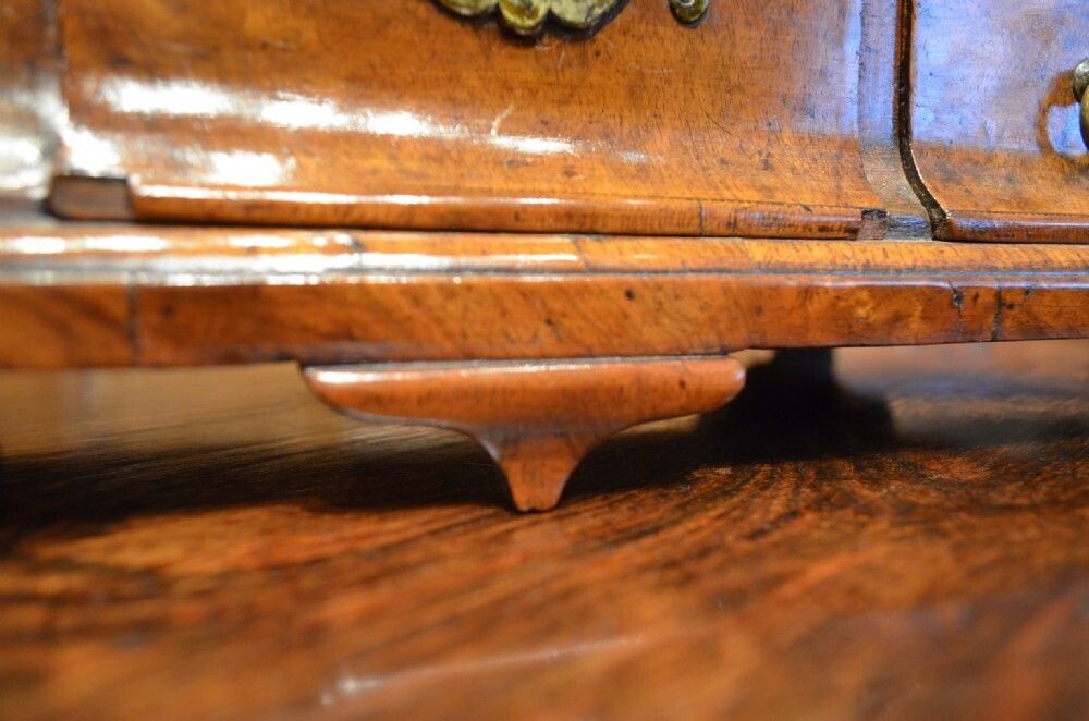 photo vintage Early 18th Century Walnut Dressing Mirror.