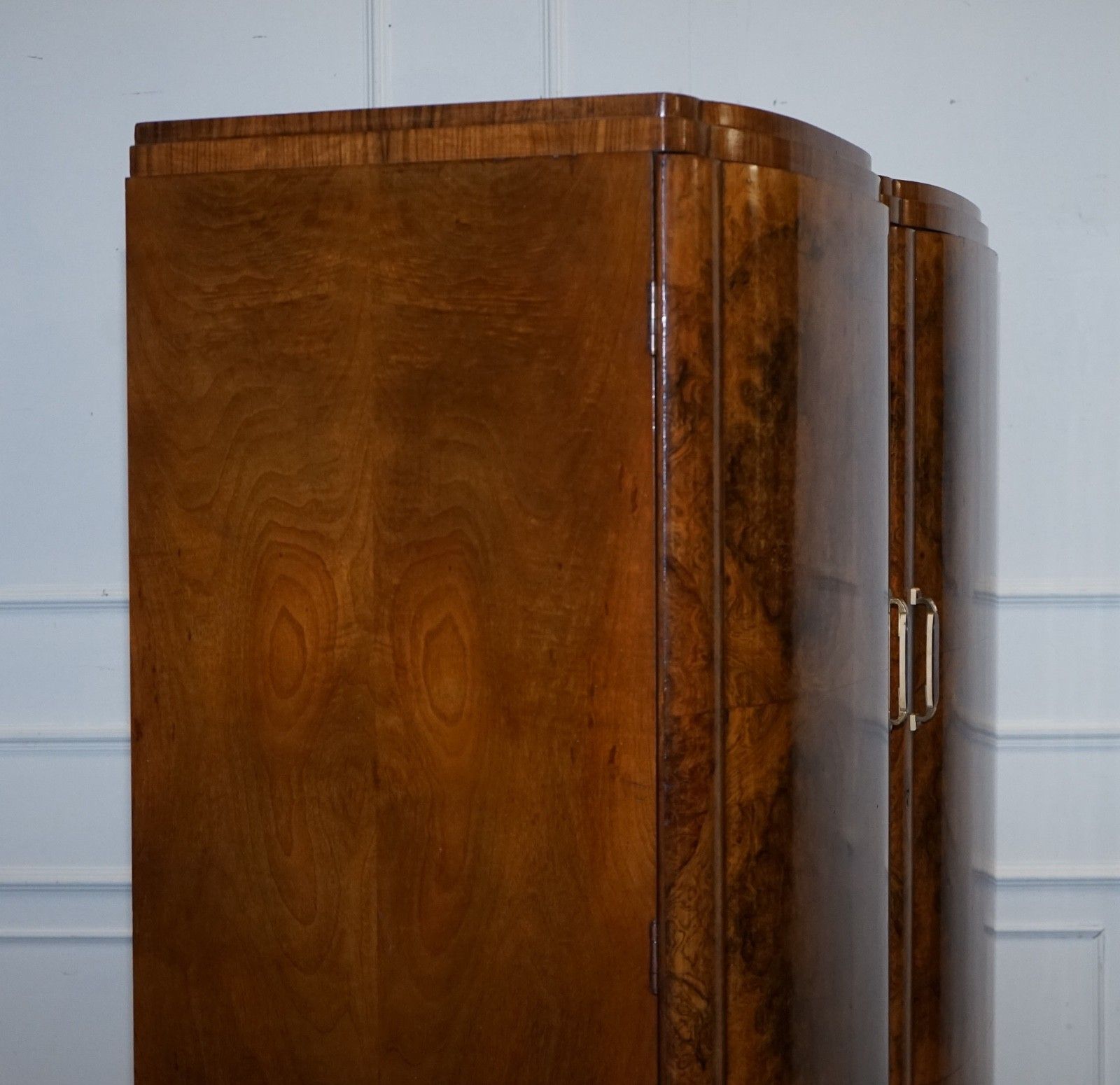 photo vintage Antique Circa 1930's English Burr Walnut Art Deco Two Door Wardrobe