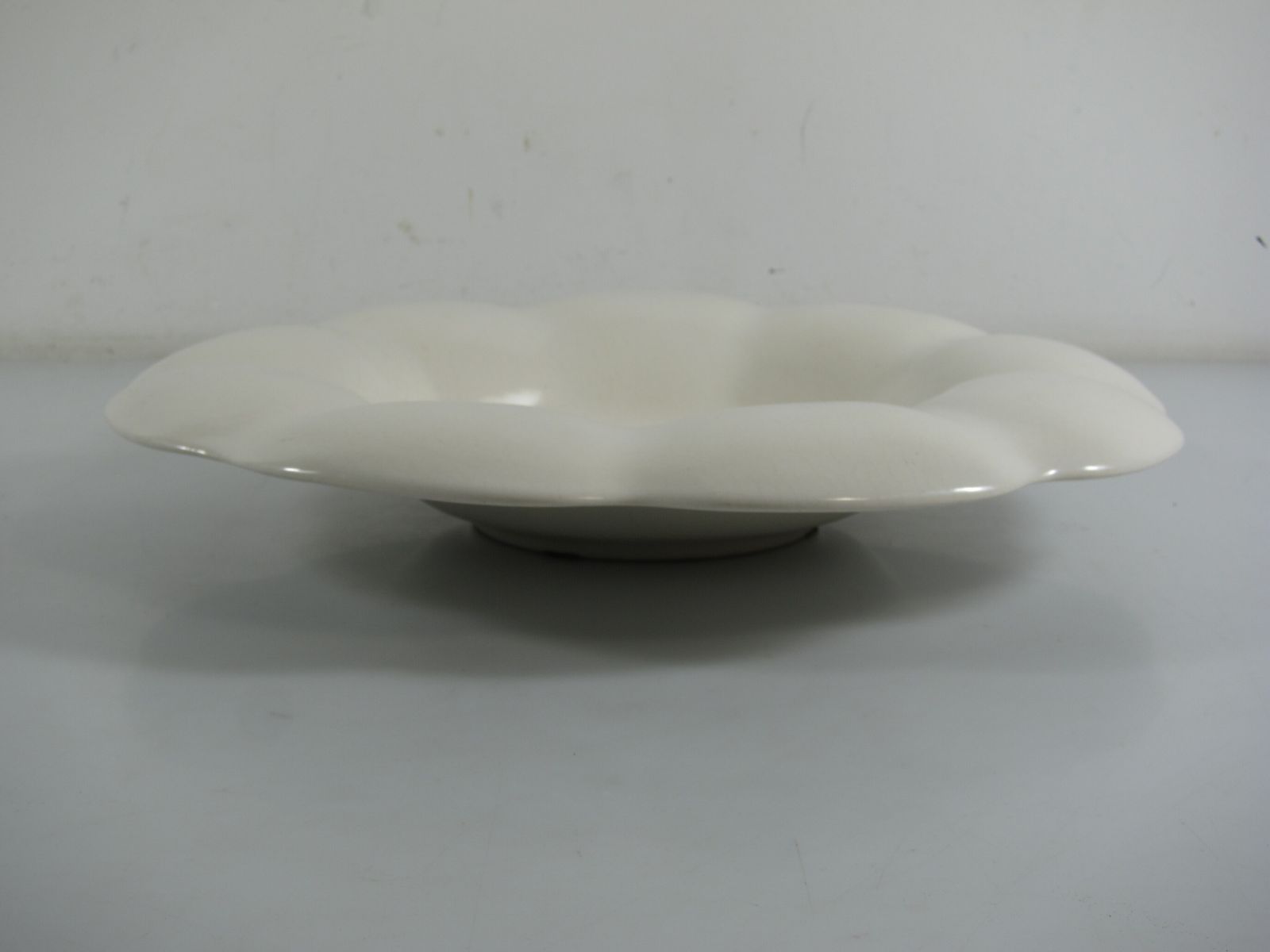 Plooischotel Royal Delft Porceleyne Fles 1950s – White Scalloped Dish – Vintage Dutch Pottery – Collectible Delftware Bowl photo Home Decor