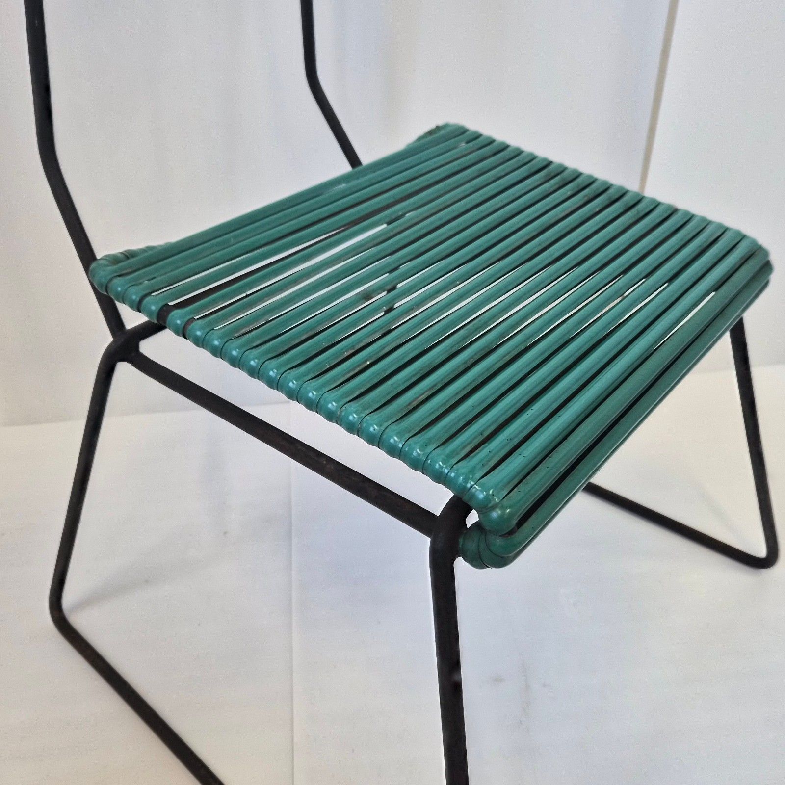 photo furniture Vintage 1950s Metal & Plastic Scoubidou 50s Rockabilly Set Of 3 Chairs