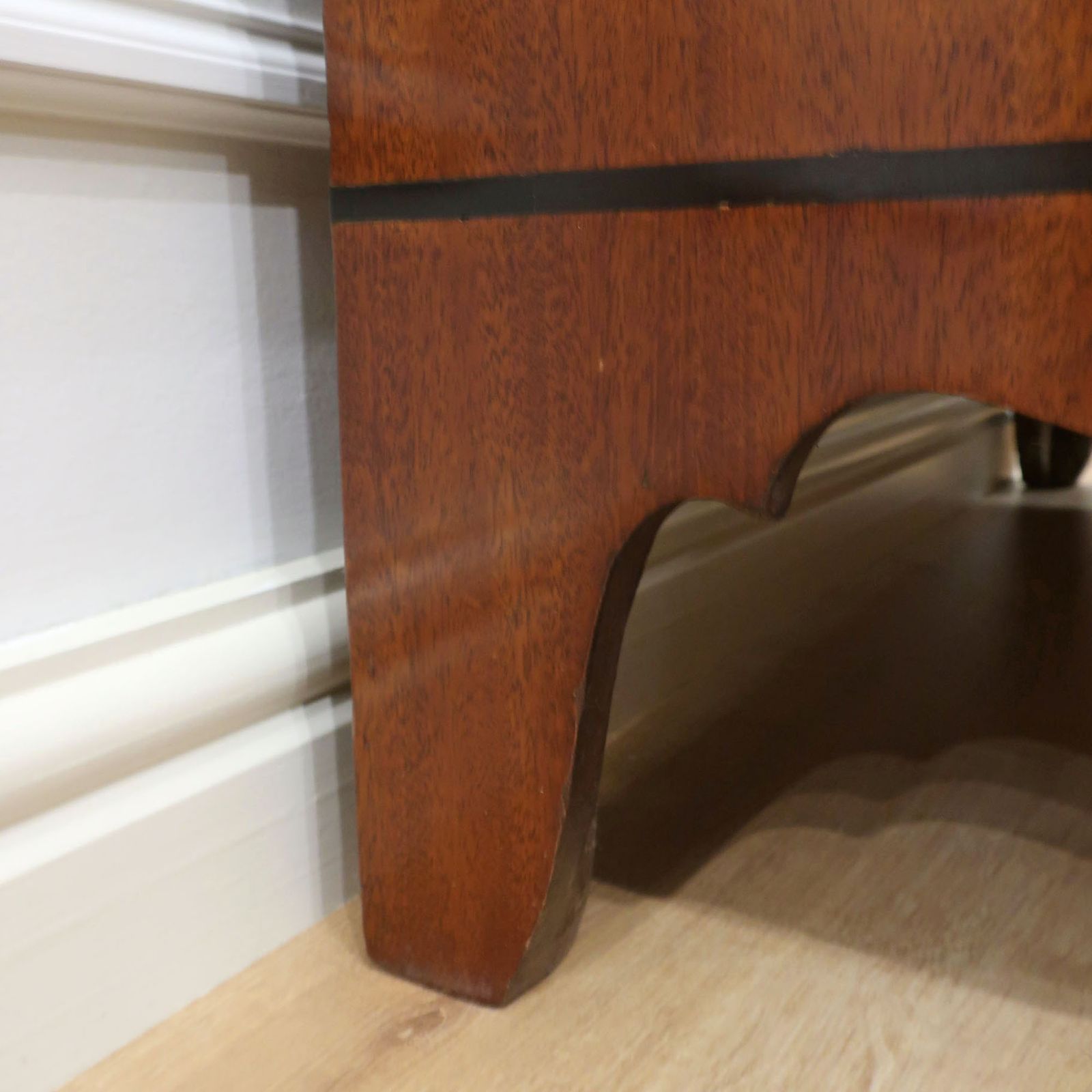 photo furniture Georgian Mahogany Bow Fronted Chest Of Drawers