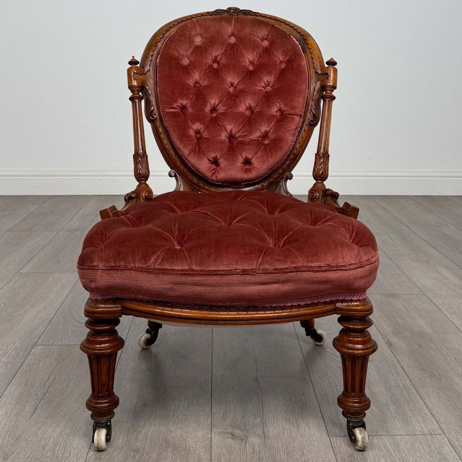 photo furniture Antique 19th Century Pair Of Parlour Chairs In Walnut