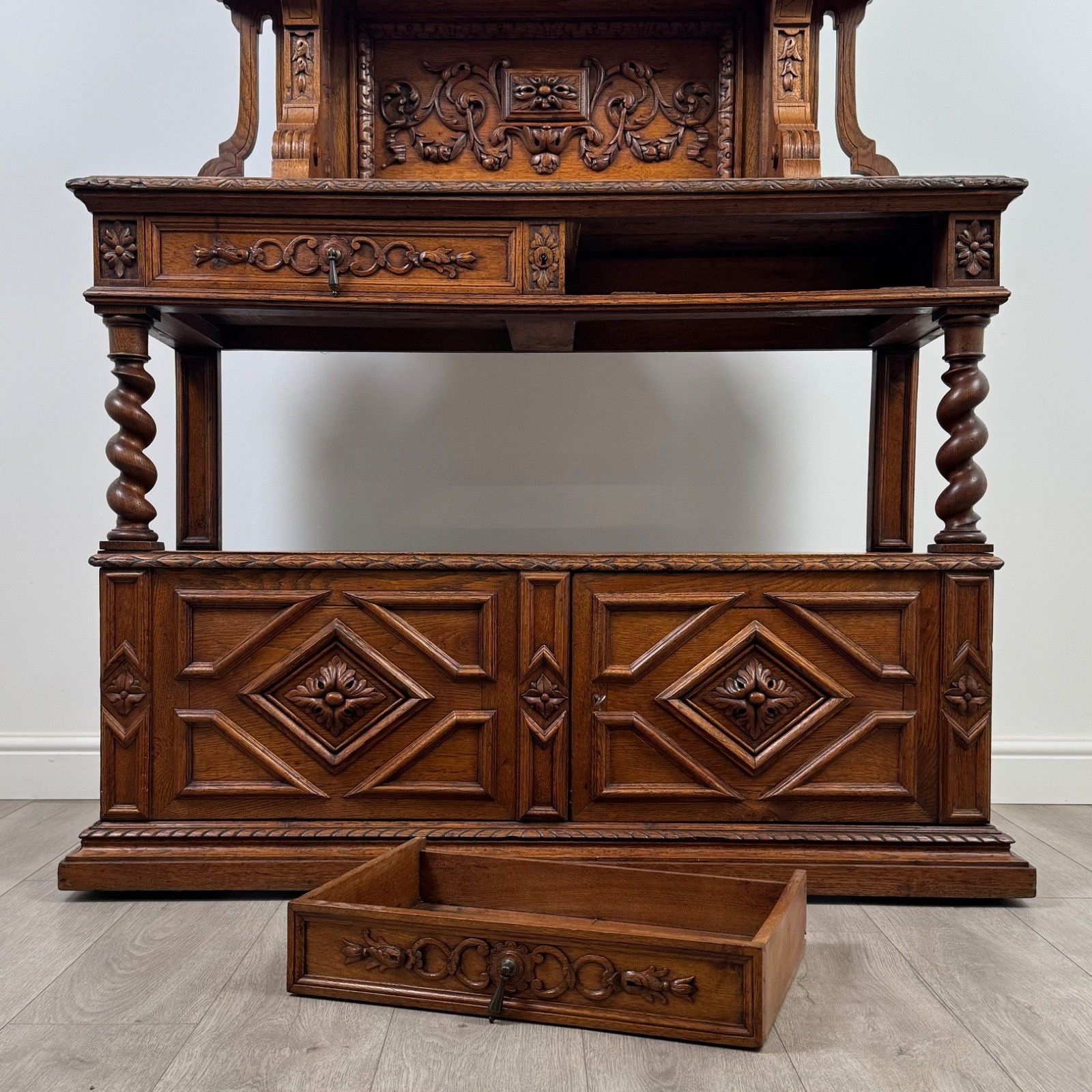 Furniture Antique 19th Century Fine Quality Sideboard In Golden Oak photo
