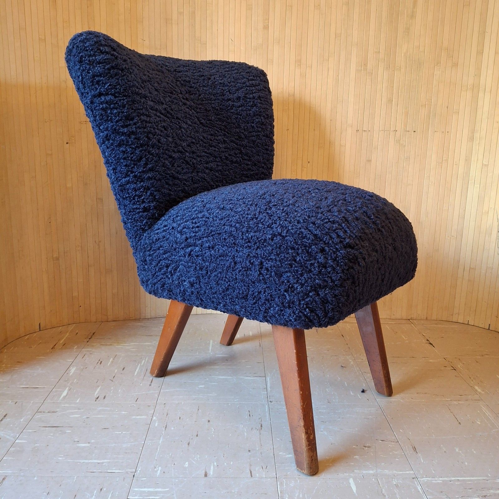 photo vintage Fab Vintage Mid Century German Bartholomew Cocktail Chair Navy Ink Blue Faux Fur