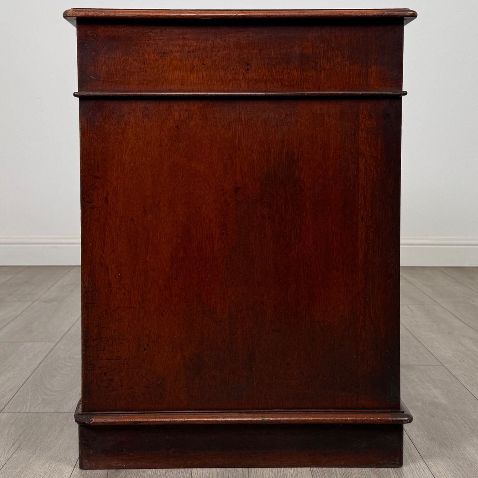 Antique 19th Century Good Quality Pedestal Desk In Mahogany photo for sale