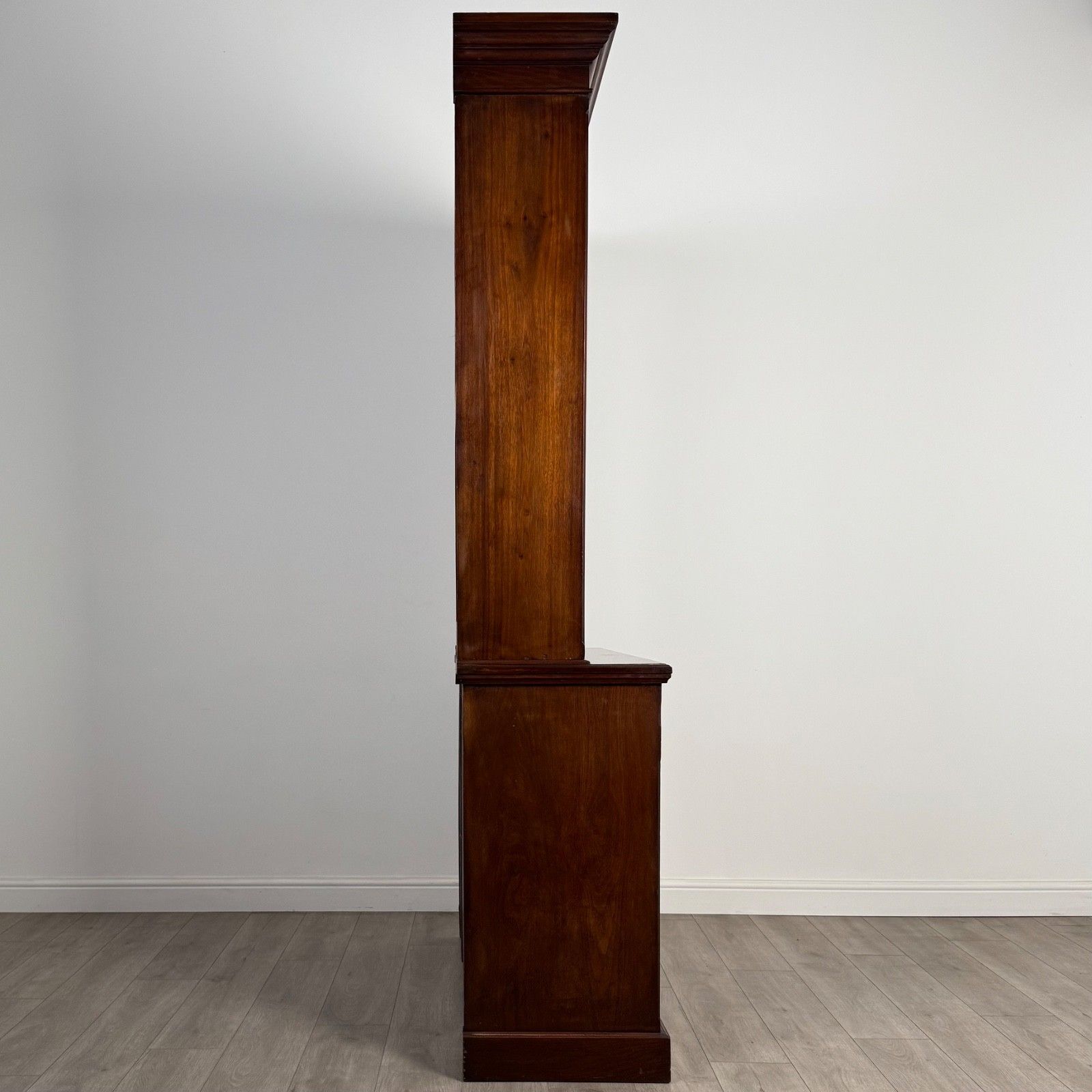 photo furniture Antique 20th Century Fine Quality Bookcase In Mahogany