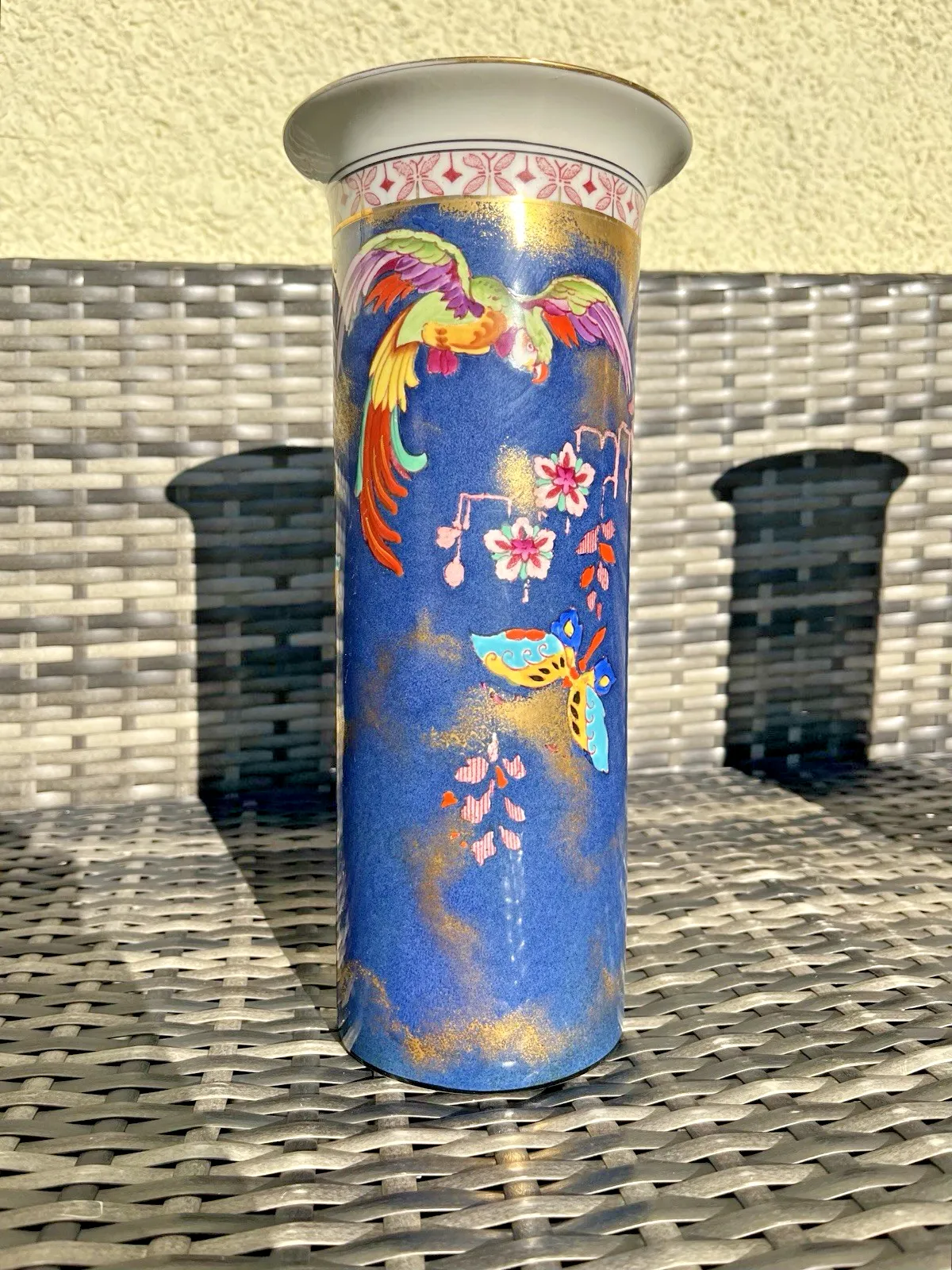 photo vintage Superb Pair Of Art Deco Falcon Ware Parrot Butterfly Mantel Vases Carlton Style
