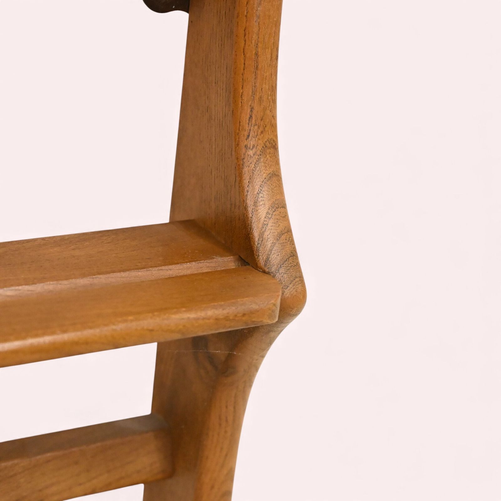 photo furniture Ercol Hanging Plate Rack Model 268 Light Finish With Fixings Free Uk* Delivery
