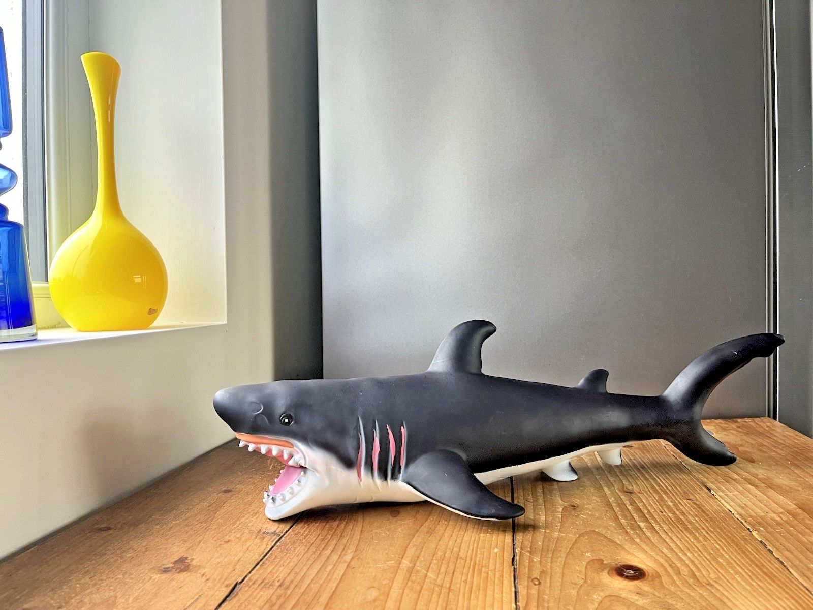 Large 20" Vintage Fast Champ Ind Ltd Hongkong Rubber Great White Shark Jaws Prop photo Art