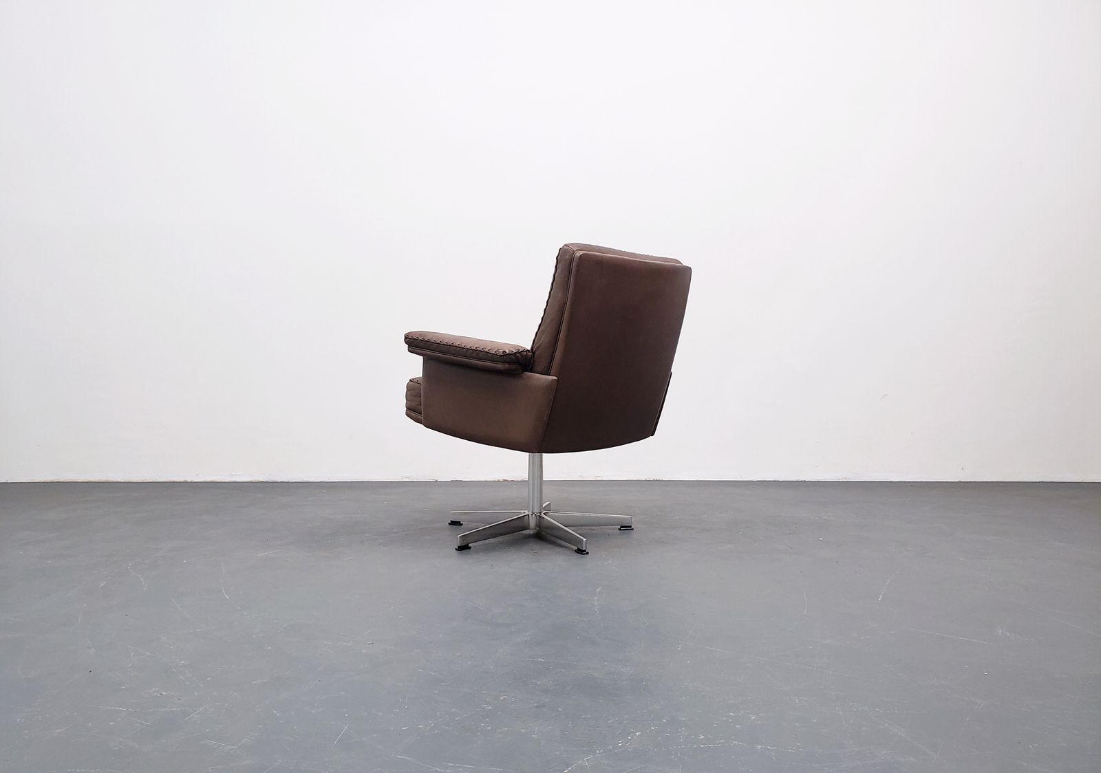 De Sede Swivel, Model Ds 35 In Leather, 1970s Switzerland photo vinterior