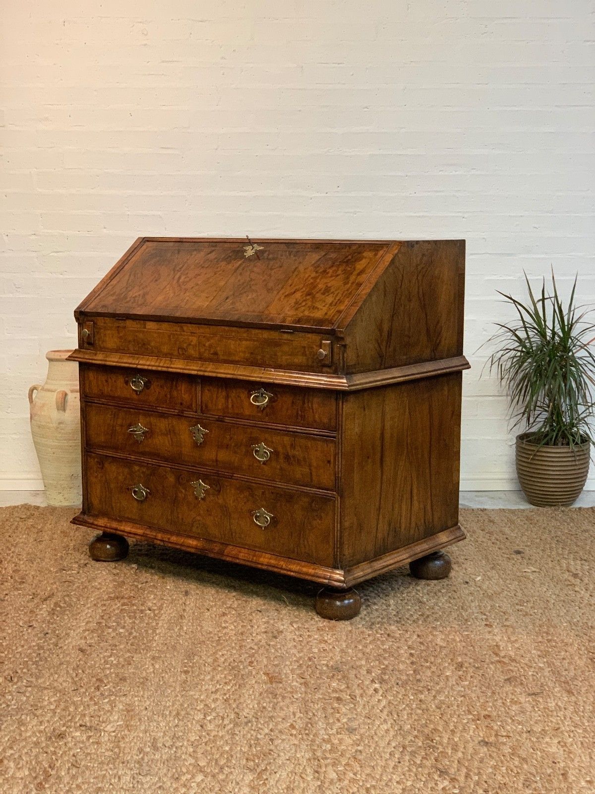 photo vinterior Victorian Burr Walnut Bureau – Beautiful Condition | 19th Century