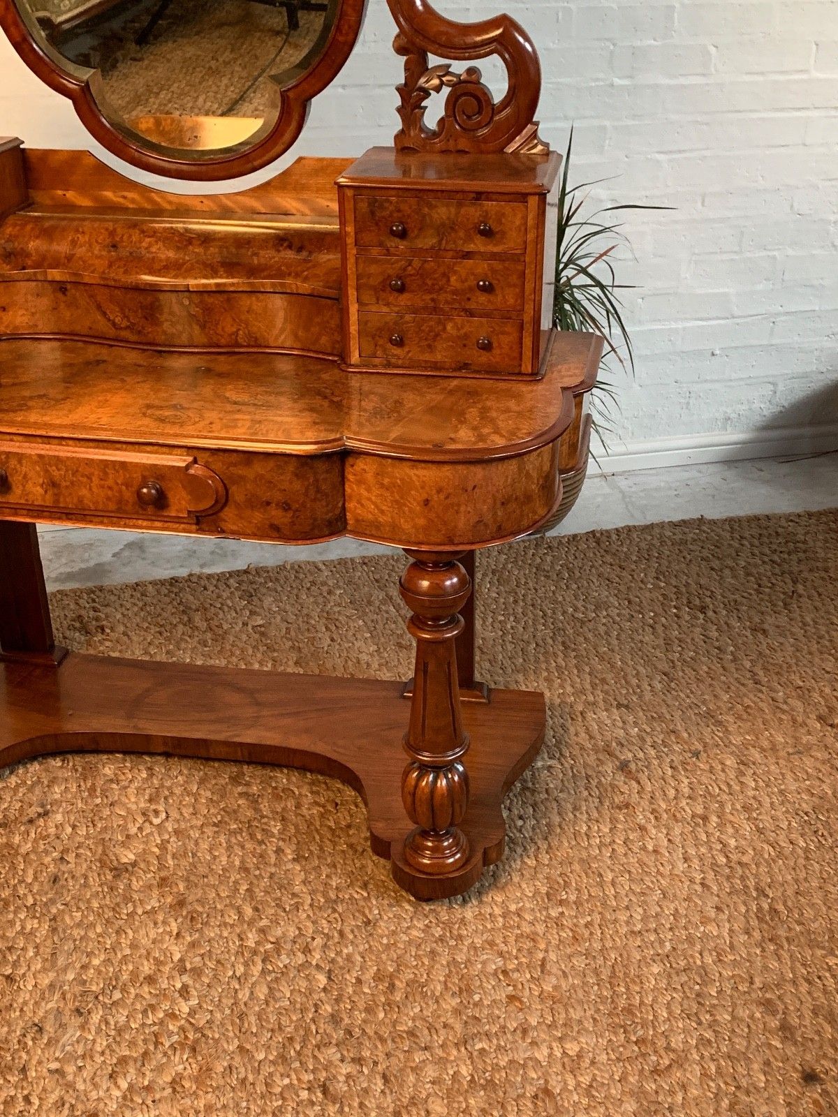Victorian Walnut Dressing Table (Burr Walnut) photo Furniture