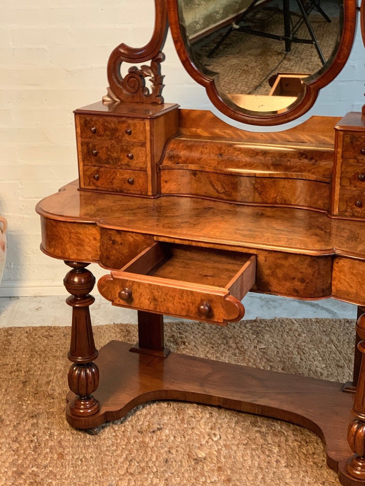 Victorian Walnut Dressing Table (Burr Walnut) photo vinterior