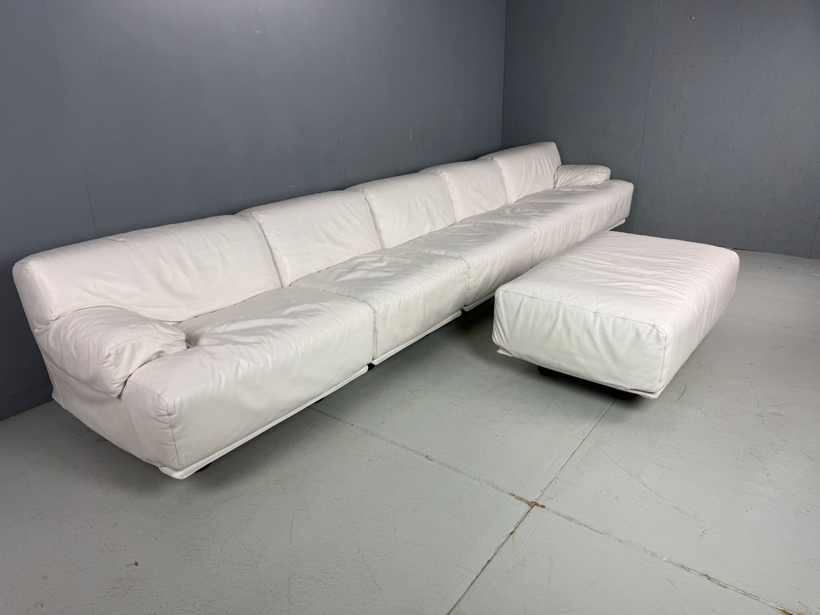 Leather 5 Seater Sofa "Fiandra" By Vico Magistretti For Cassina, 1970, Italy photo vintage