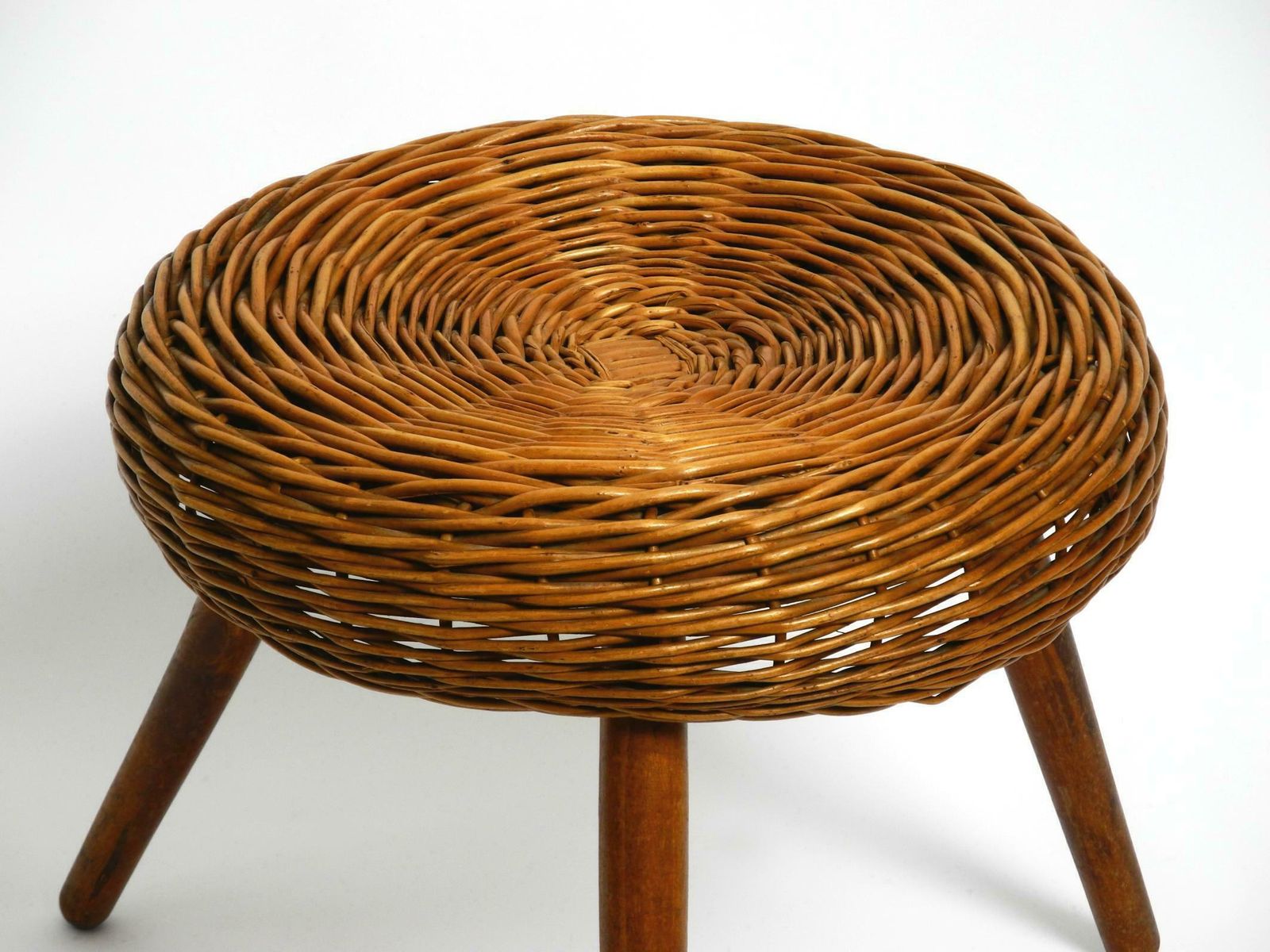 photo vintage Original Large Mid Century Modern Rattan Stool With Wooden Legs By Tony Paul