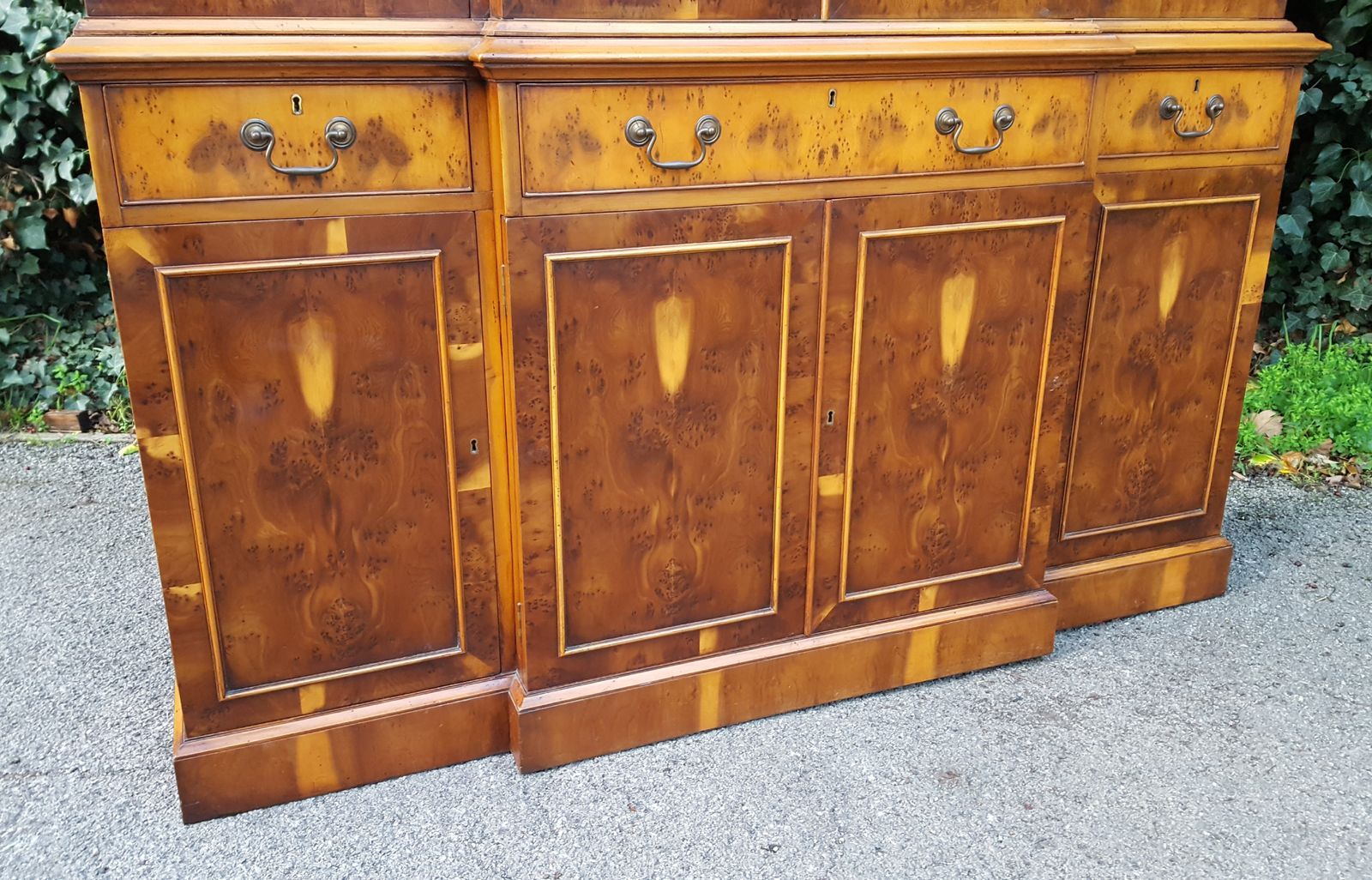 Titchmarsh & Goodwin Burr Yew Breakfront Library Bookcase Rl.20713 photo vinterior