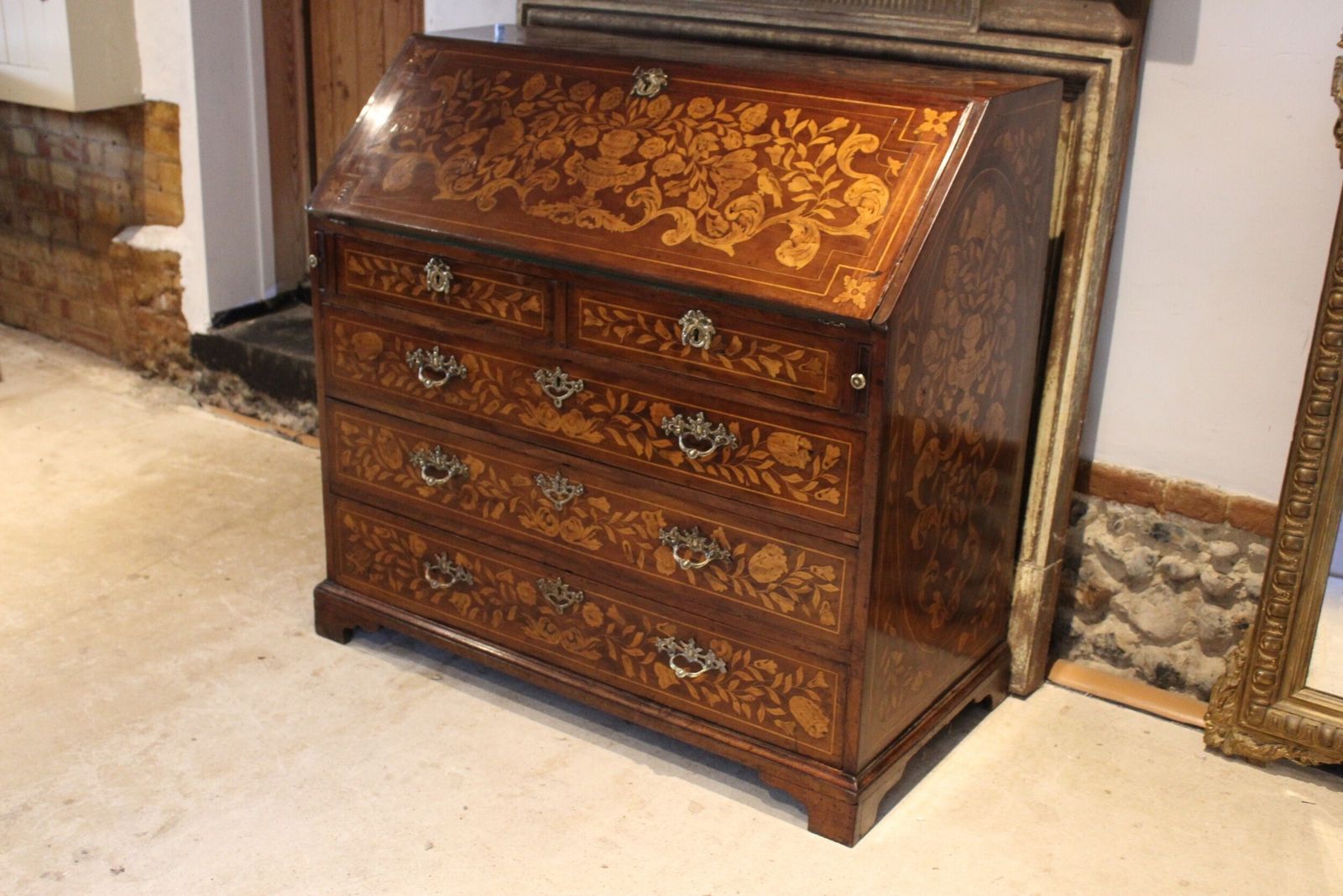 photo vinterior Bureau Stunning George III English Walnut Inlaid C1780