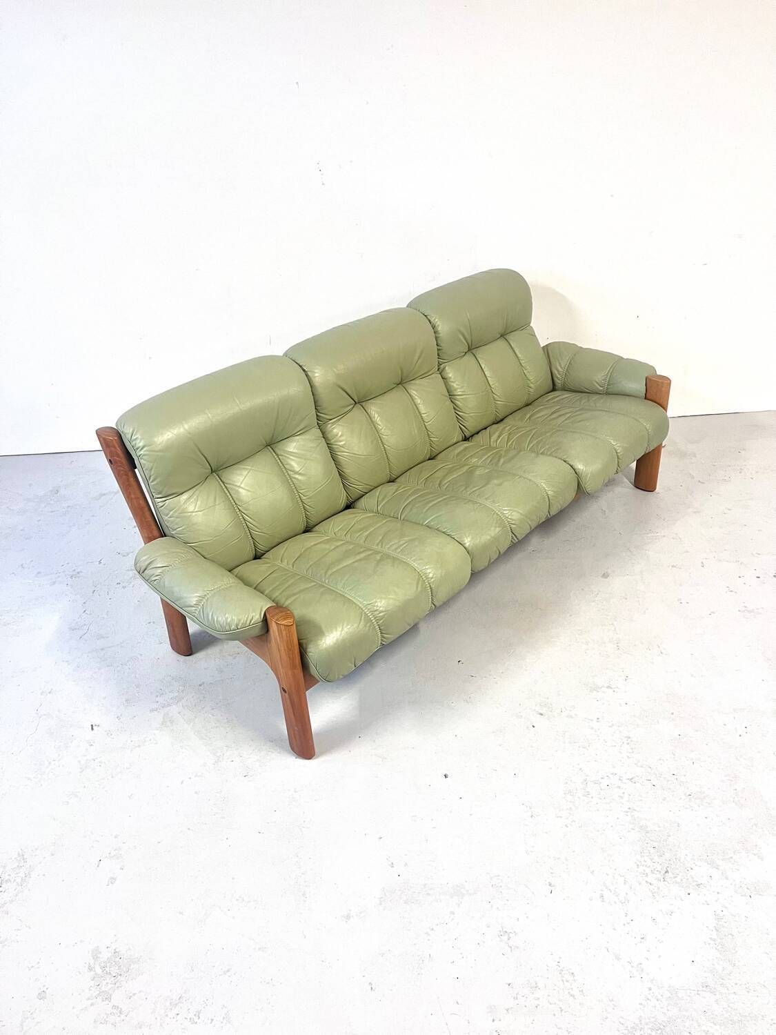 Canapé En Cuir, Norvège Des Années 1980 photo Furniture
