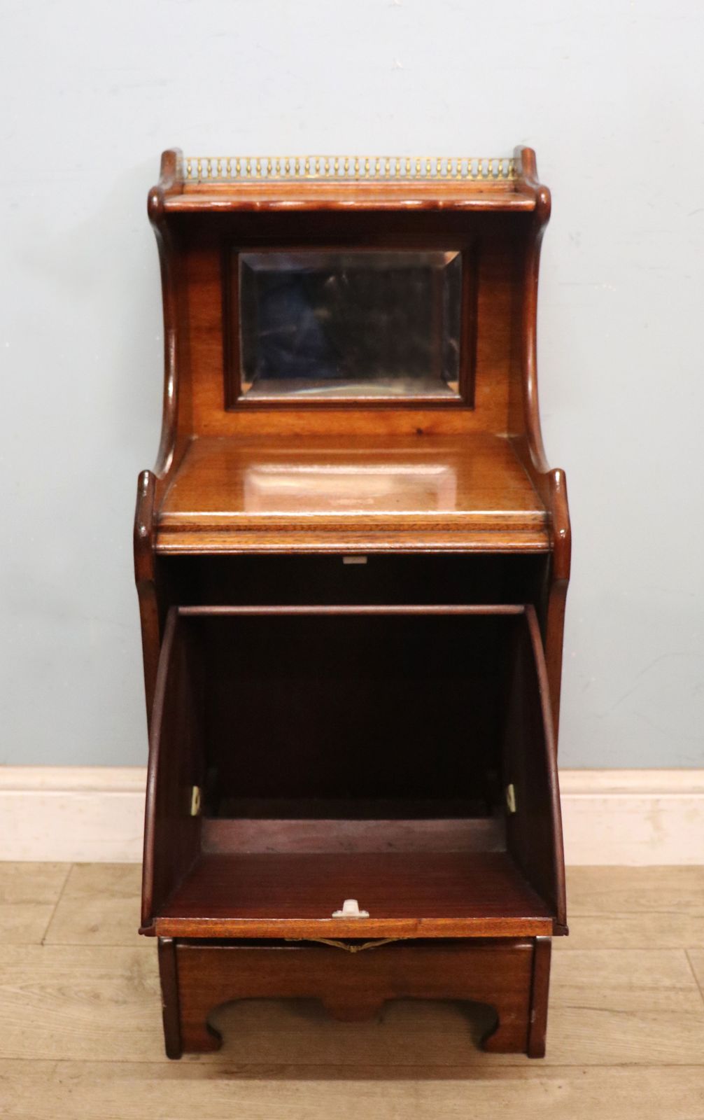Victorian Style! A Lovely Late 19th Century American Walnut Coal Purdonium. photo Furniture