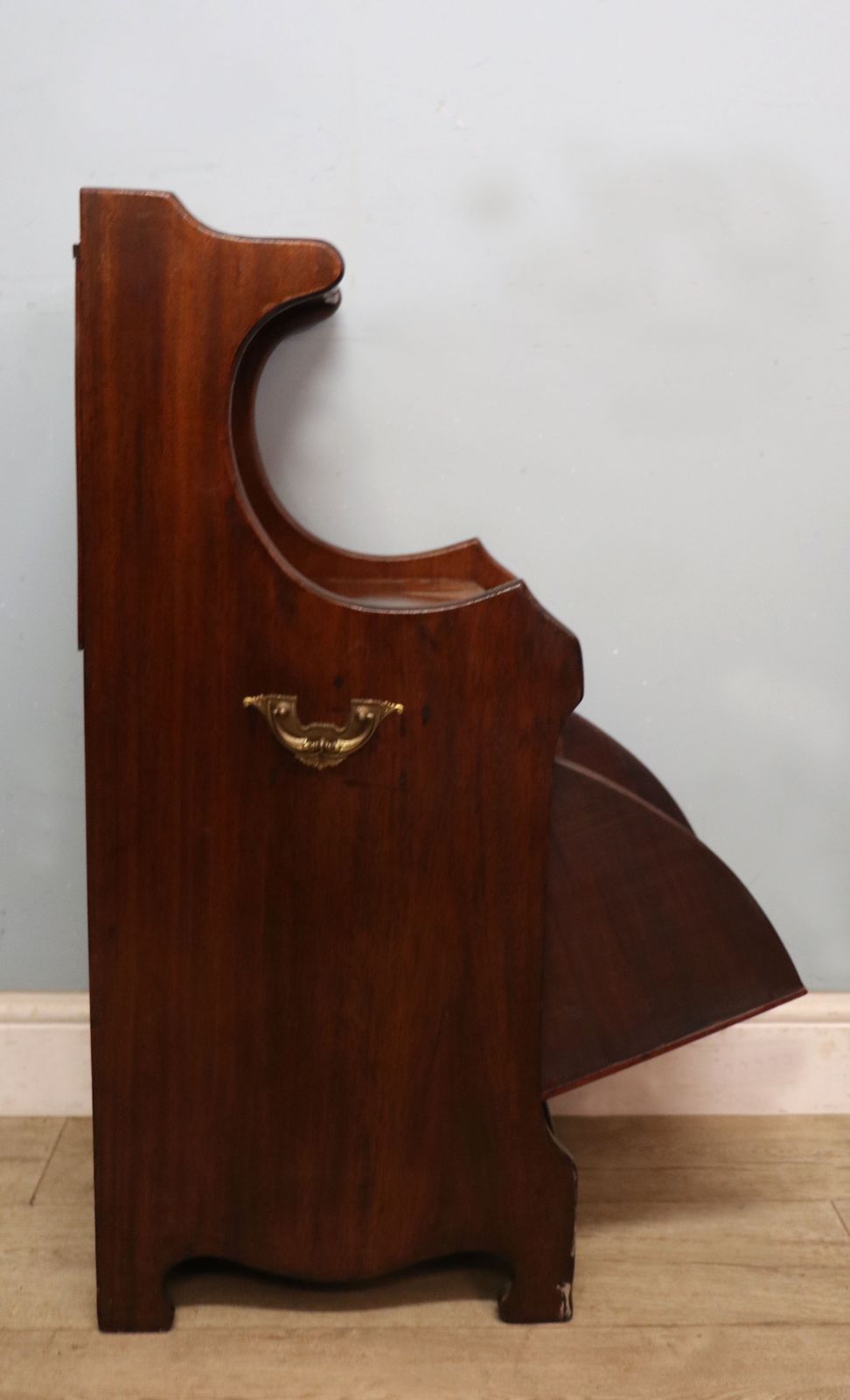 photo buy Victorian Style! A Lovely Late 19th Century American Walnut Coal Purdonium.