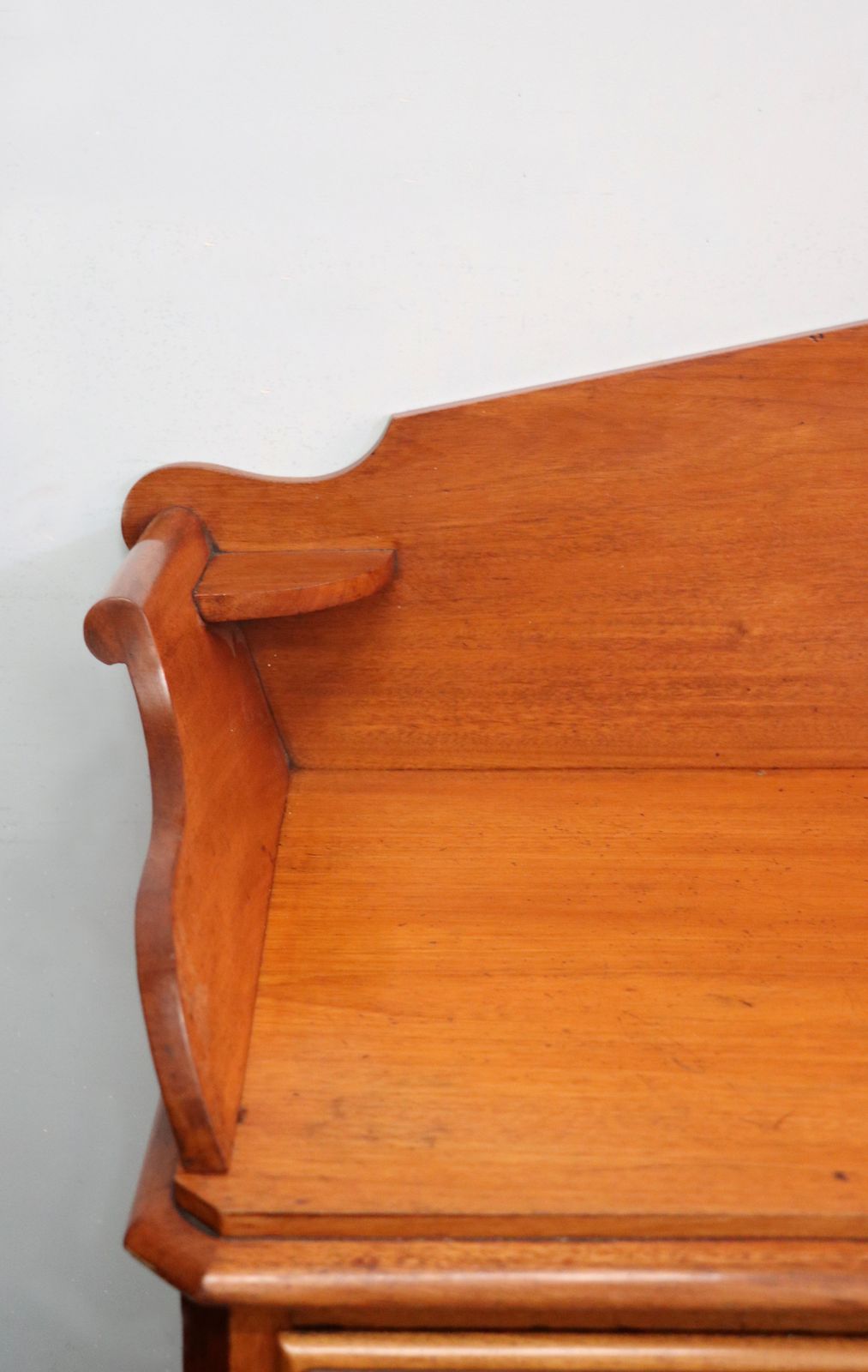 A Lovely Mid 19th Century Mahogany Galleried Back Chest Of Drawers. photo for sale