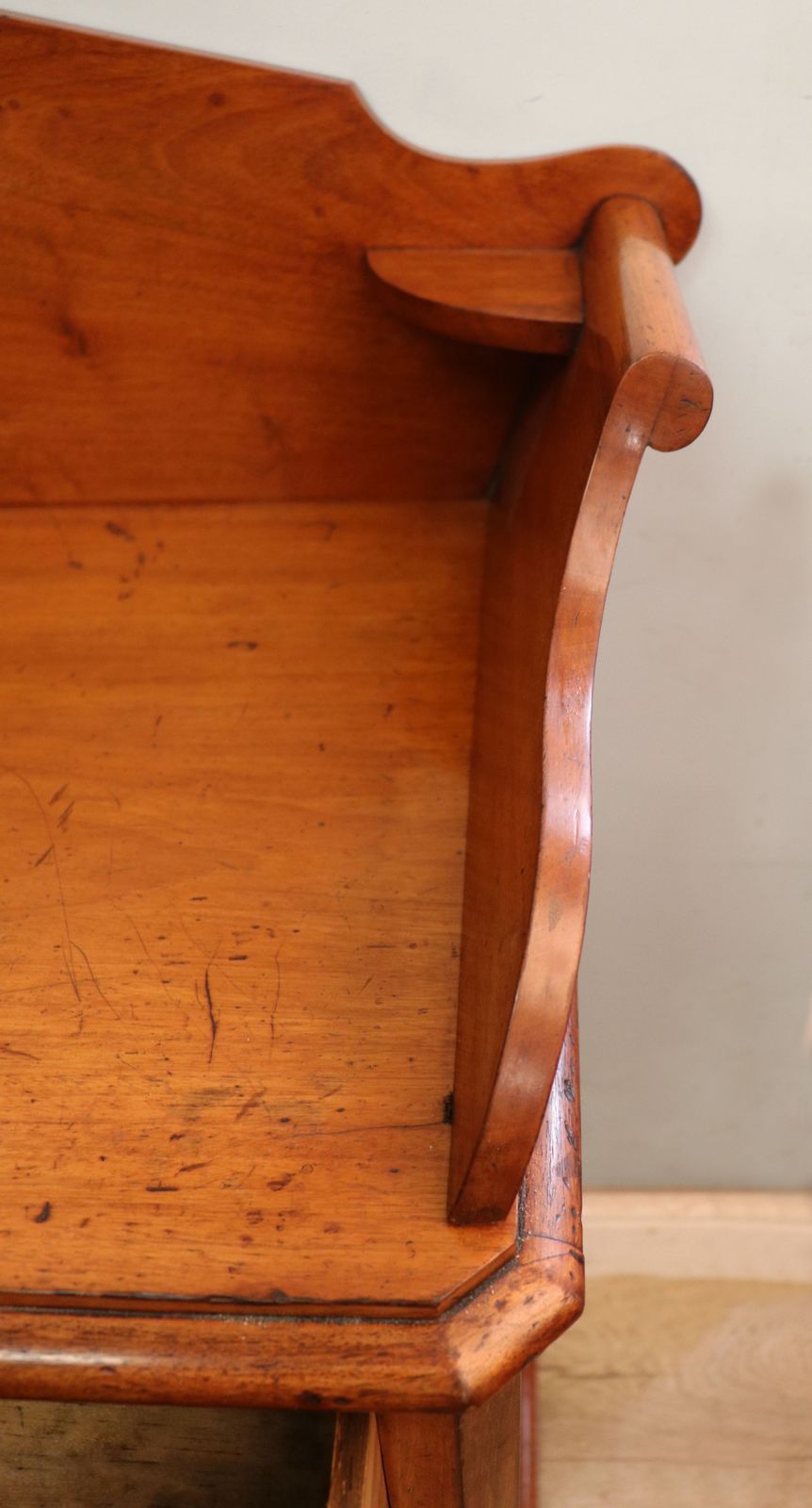 A Lovely Mid 19th Century Mahogany Galleried Back Chest Of Drawers. photo vintage
