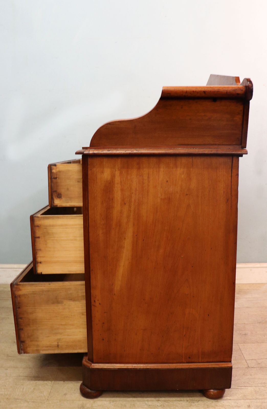495.0 A Lovely Mid 19th Century Mahogany Galleried Back Chest Of Drawers. photo