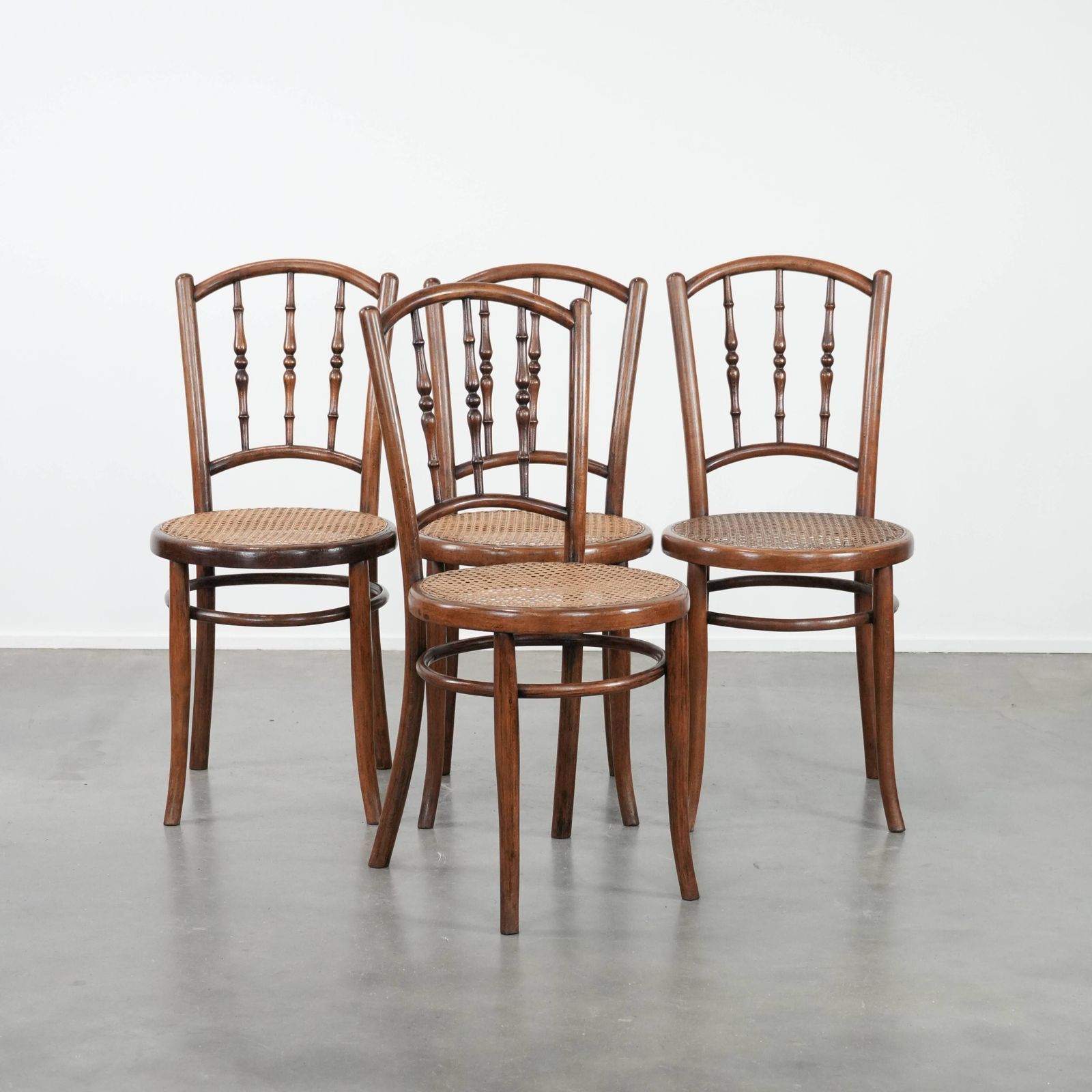 Nice Set Of 4 Wooden Vintage Bistro Chairs Jacob & Josef Kohn Wien With A Wicker Seat