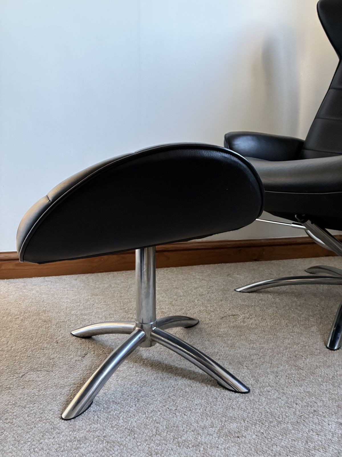Hjellegjerde Fjords Tinde Ergonomic Recliner And Footstool photo Furniture