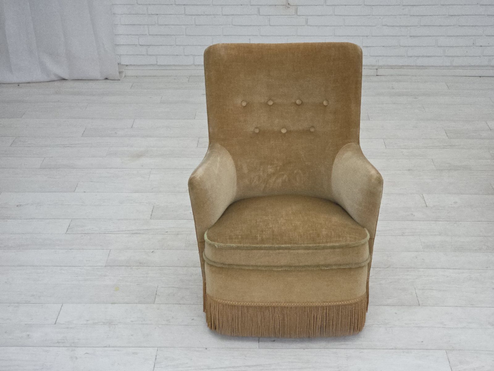 Meubels Ca. Jaren 1970, Deense Fauteuil, Lichtgroene Meubelvelours Bekleding. photo