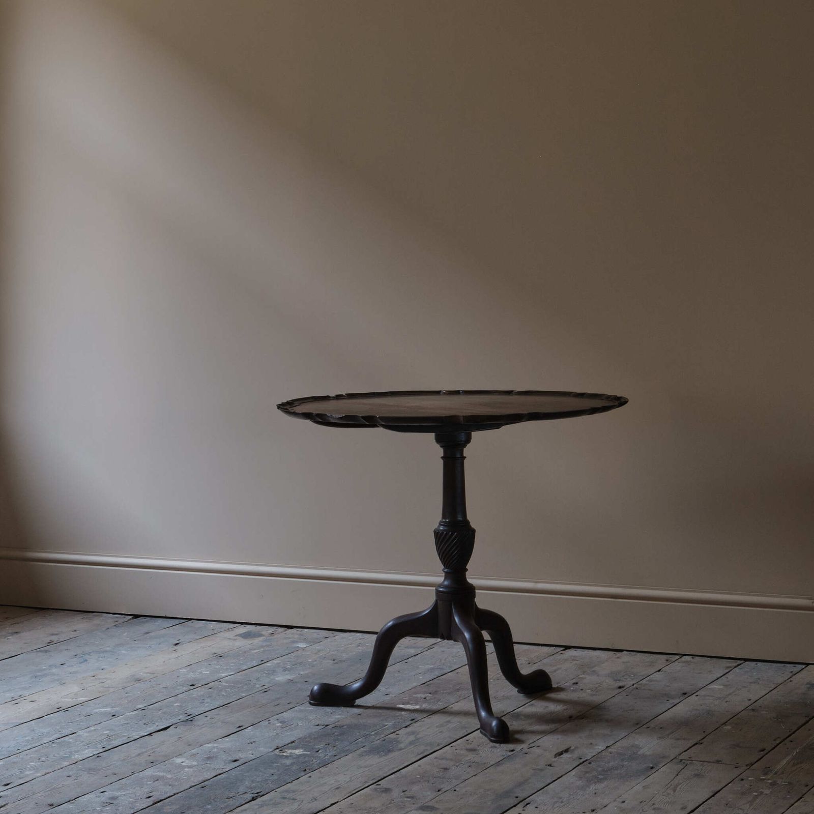 George III Pie Crust Tilt Top Tripod Table photo Furniture