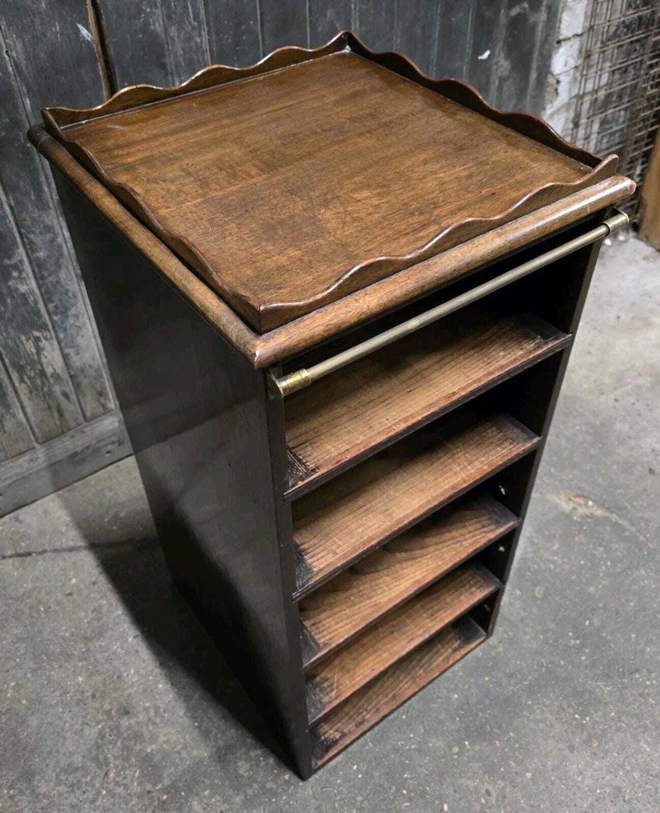 photo furniture Antique 19th Century Victorian Mahogany Bookcase