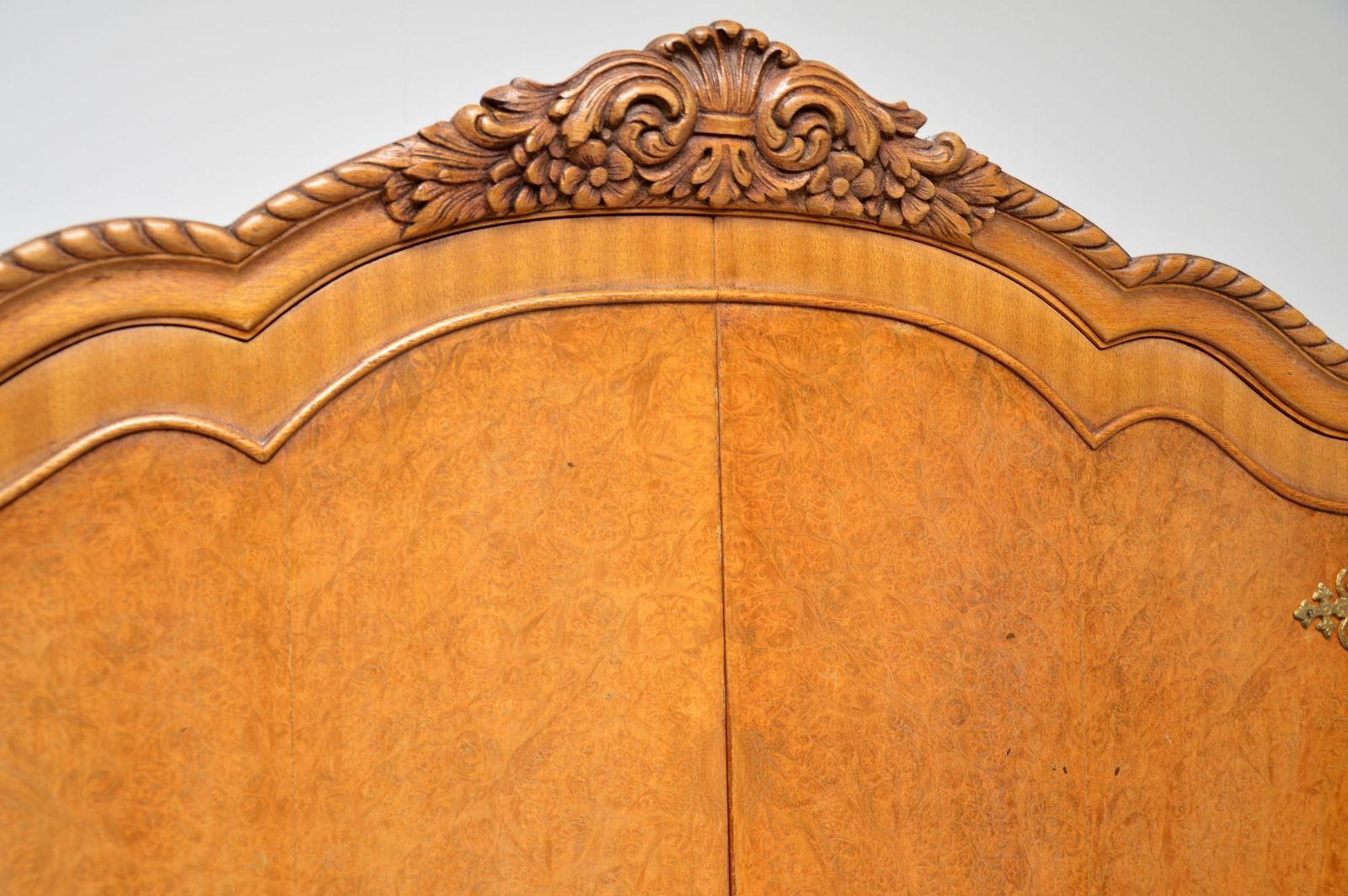 Antique Burr Walnut Queen Anne Style Cocktail Drinks Cabinet photo 1105.0