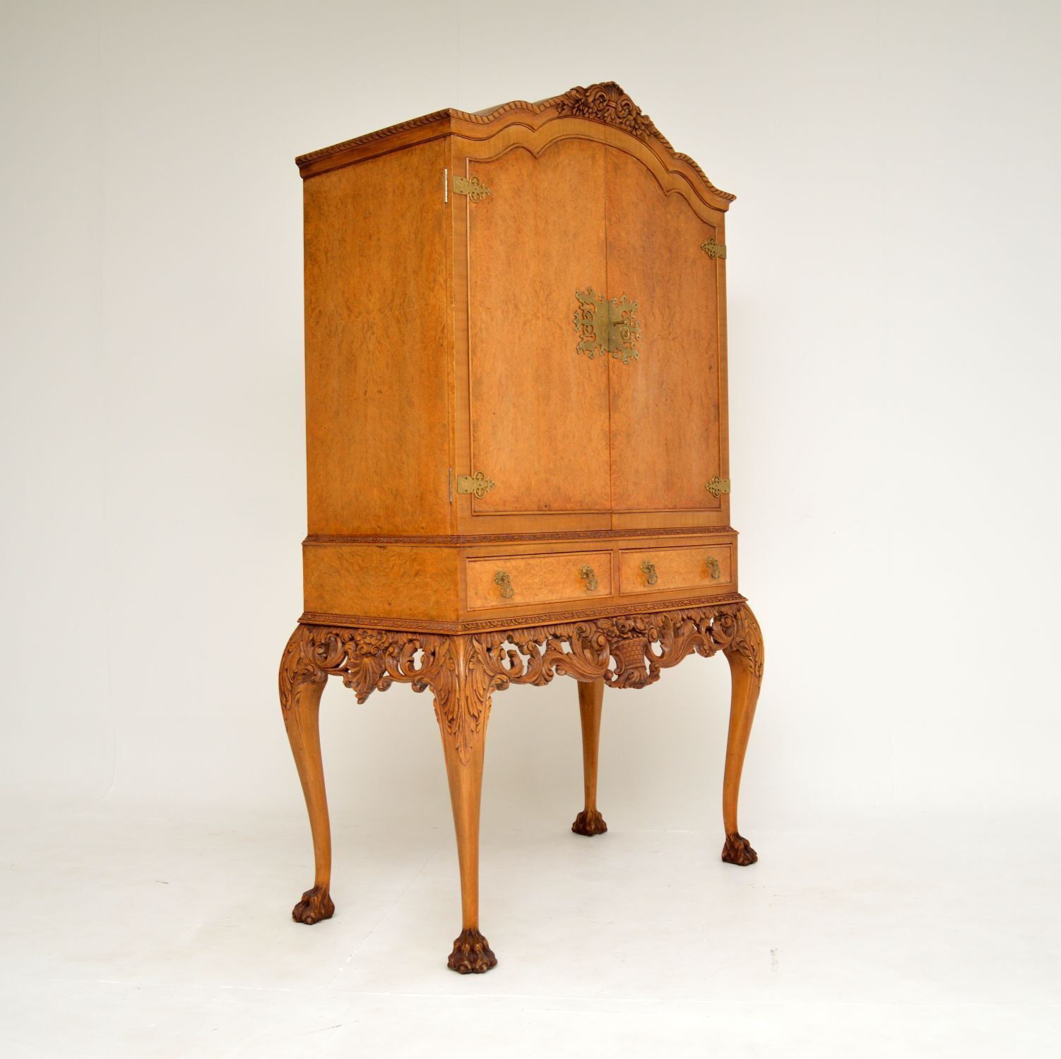 photo furniture Antique Burr Walnut Queen Anne Style Cocktail Drinks Cabinet