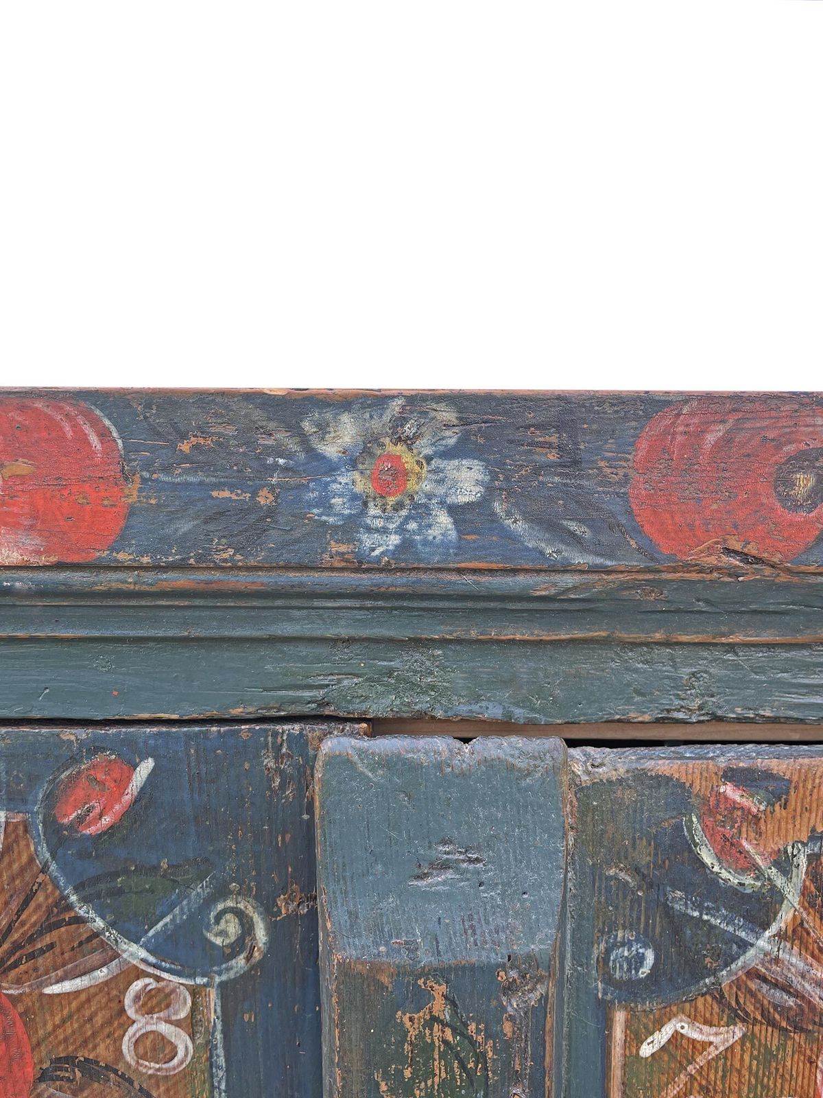 photo vinterior Blue Floral Painted Cupboard   Early 19th Century