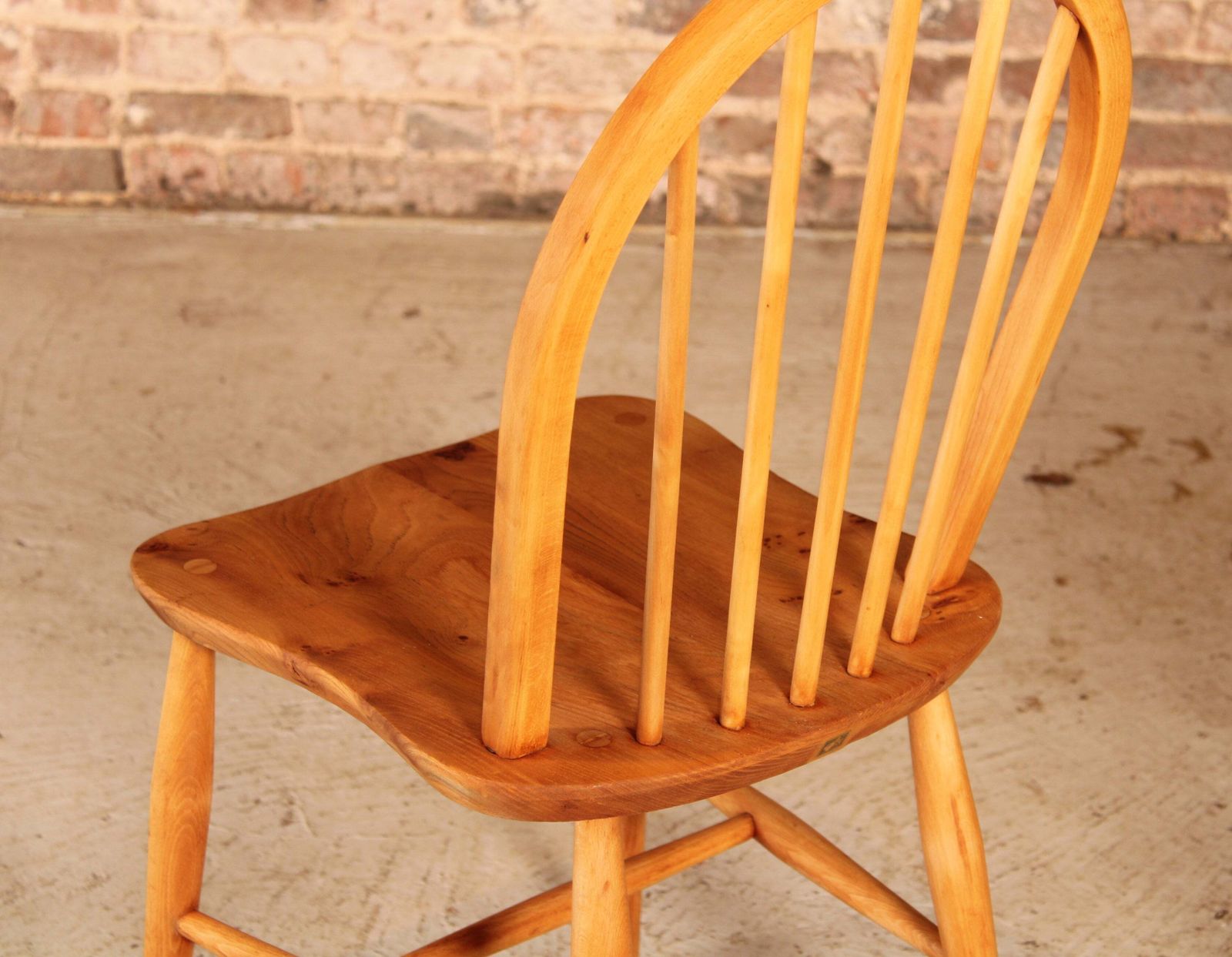 photo furniture Set Of 2 Of Mid Century Ercol Elm And Beech Chairs Circa 1950s